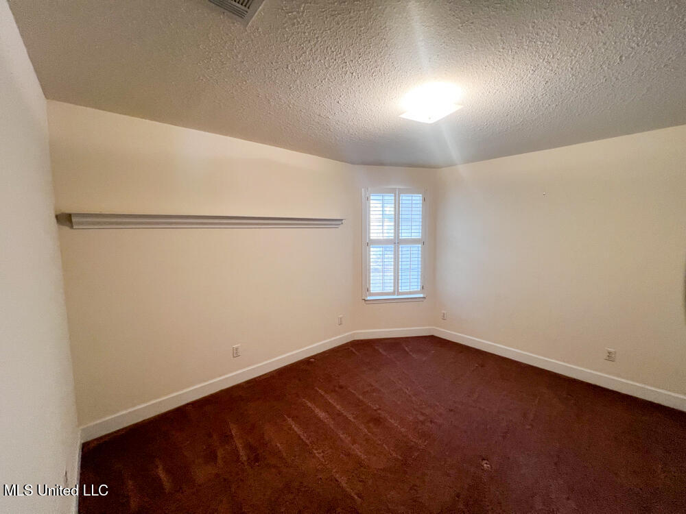 197 Burgundy Drive Property Photo 12