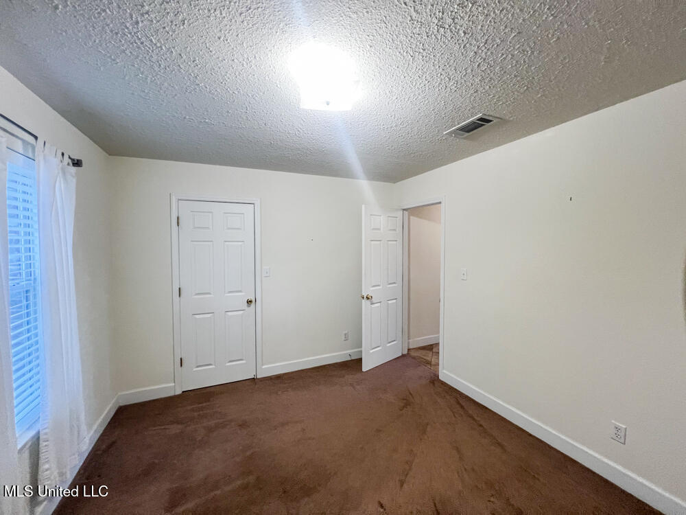 197 Burgundy Drive Property Photo 15