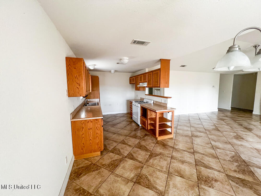 197 Burgundy Drive Property Photo 33