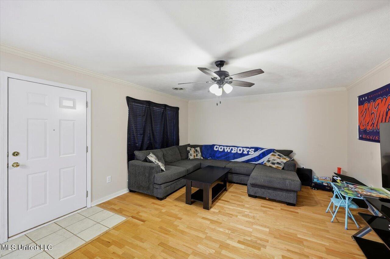402 N Twin Property Photo 5