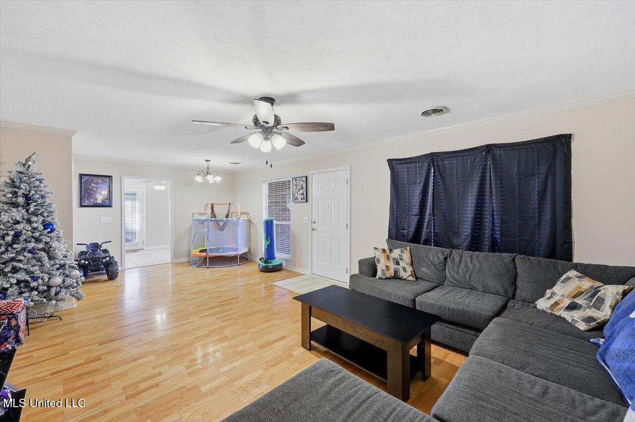 402 N Twin Property Photo 6