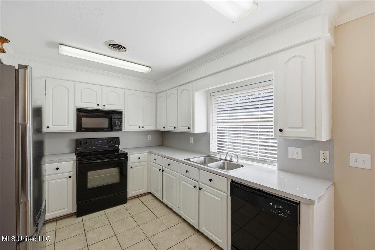 402 N Twin Property Photo 8