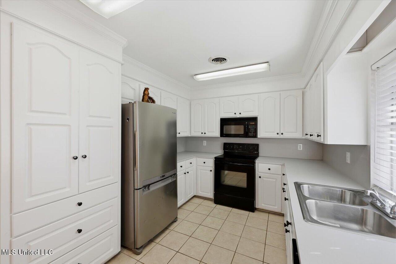 402 N Twin Property Photo 9