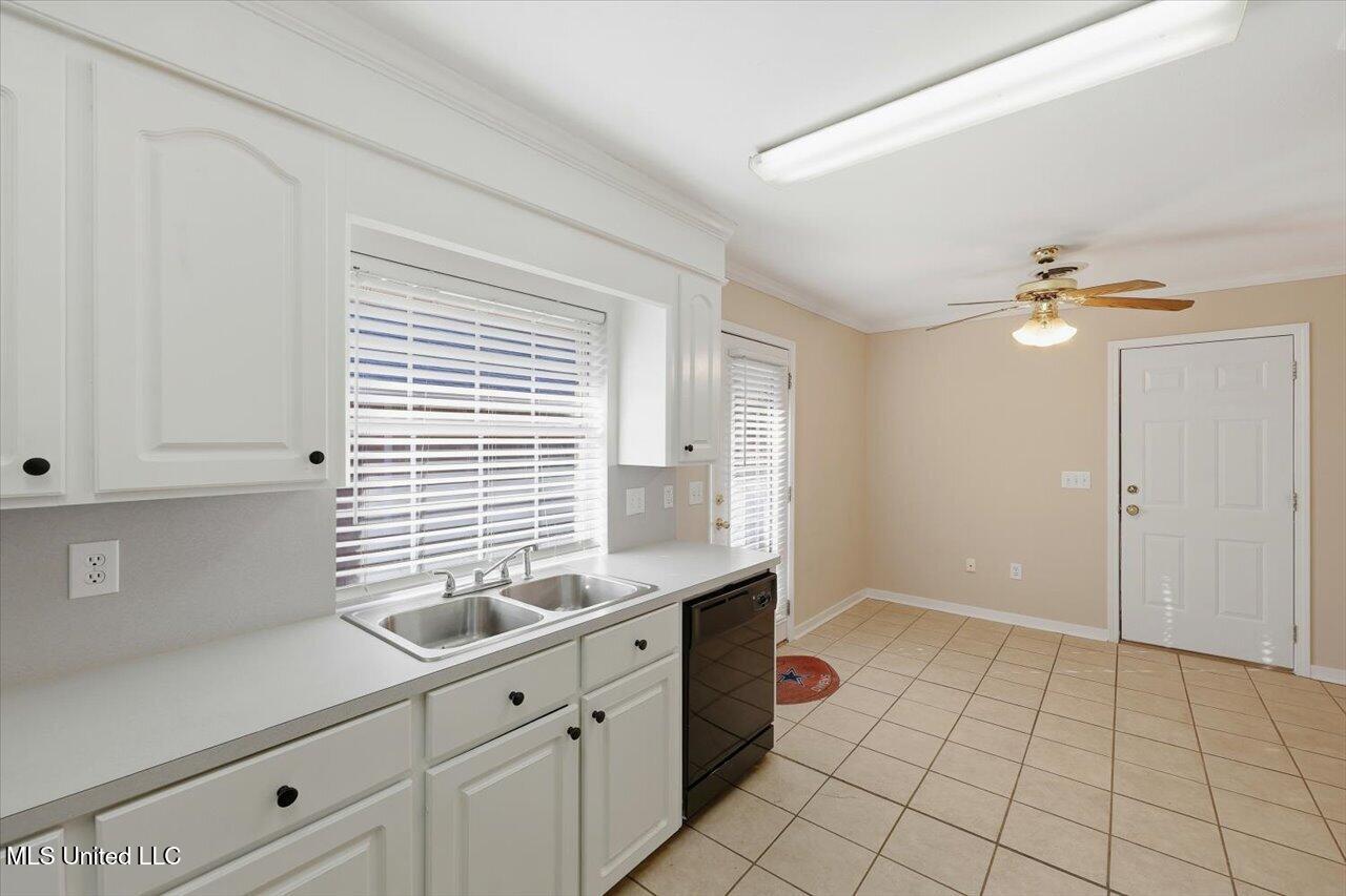 402 N Twin Property Photo 10