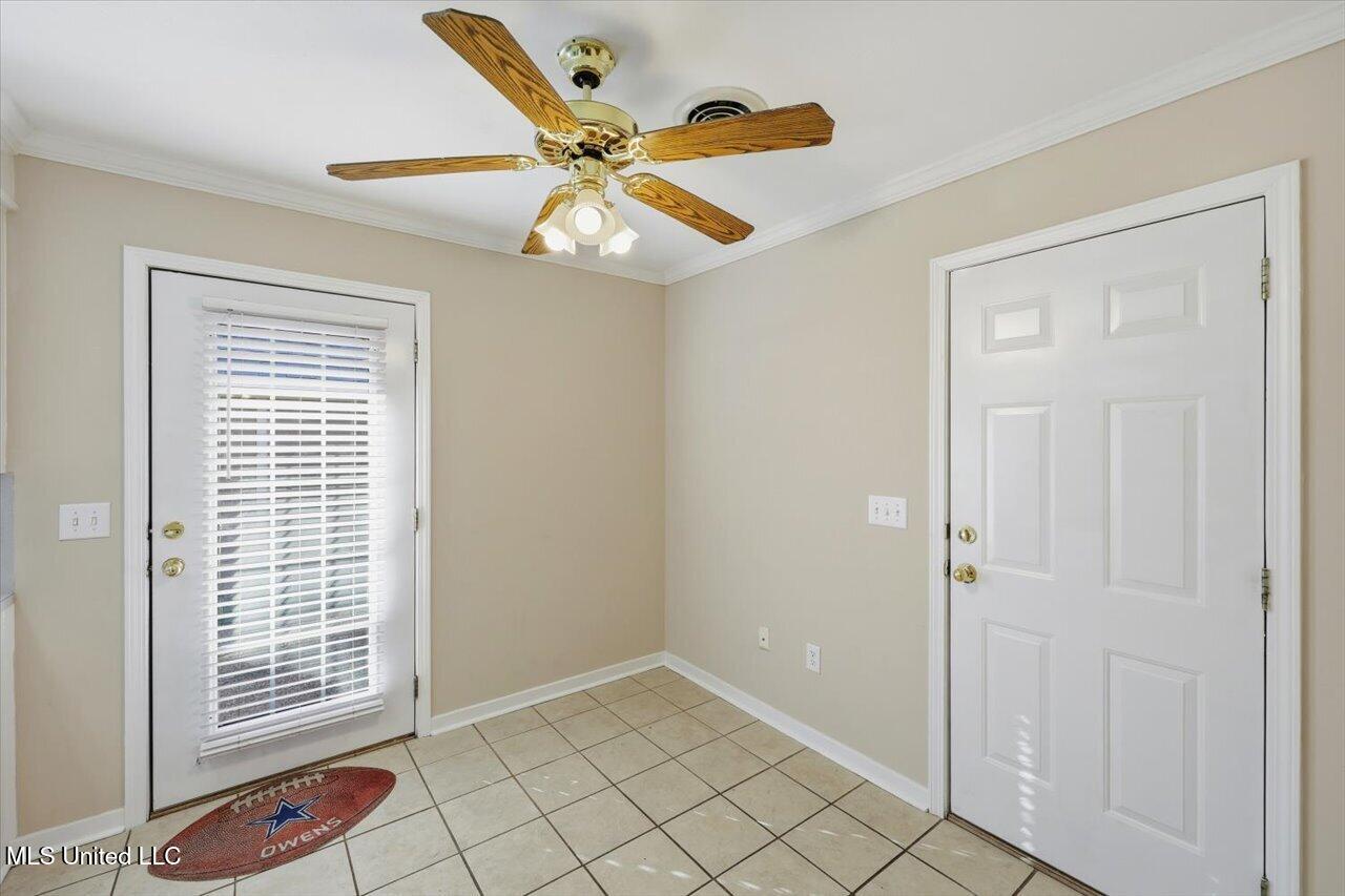402 N Twin Property Photo 12