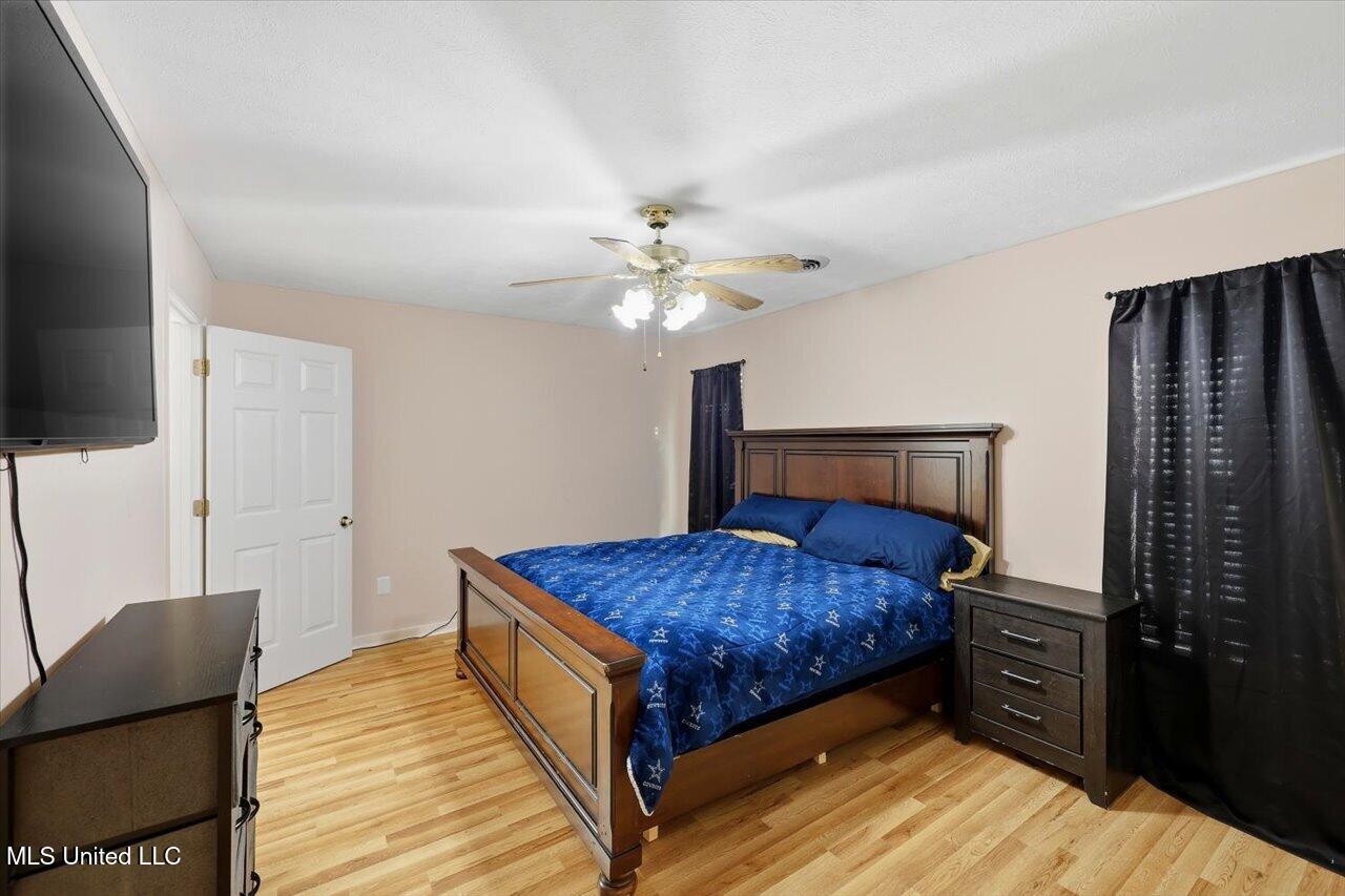 402 N Twin Property Photo 15