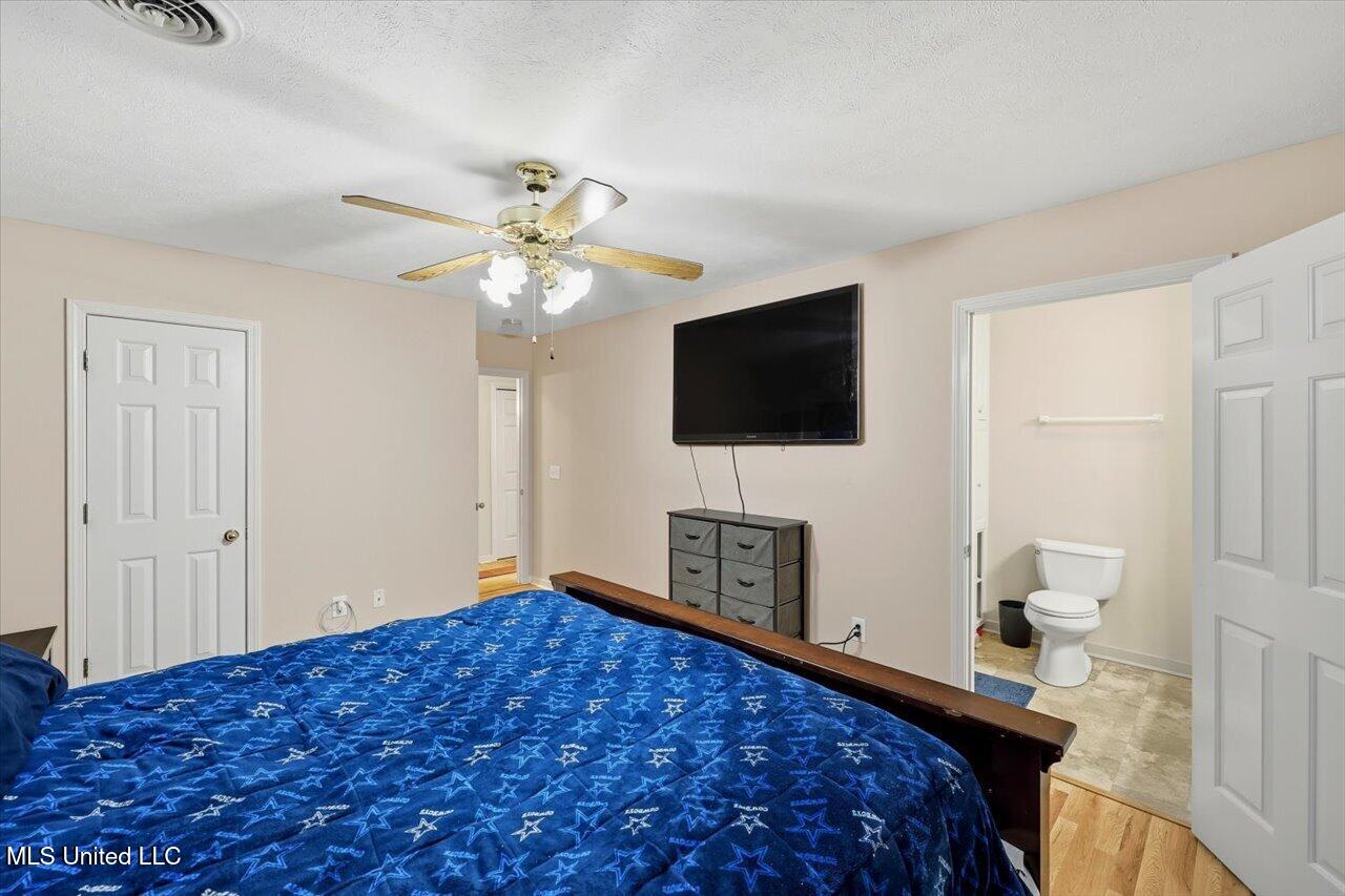 402 N Twin Property Photo 16