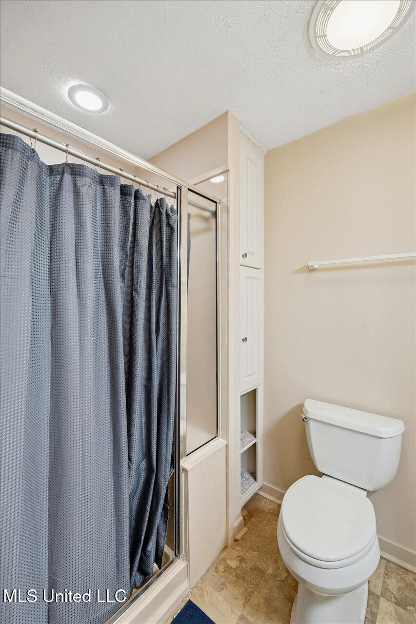 402 N Twin Property Photo 18