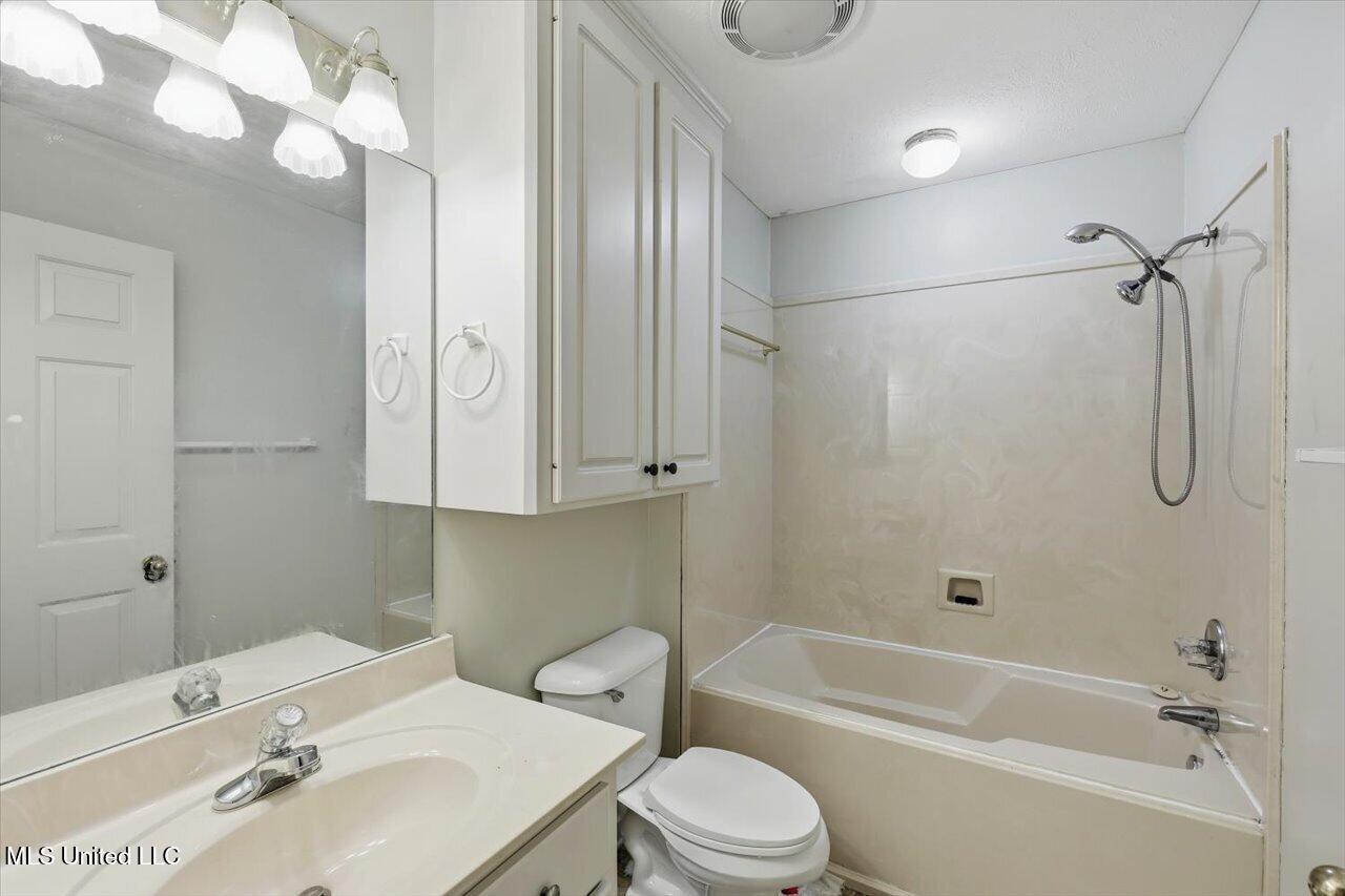 402 N Twin Property Photo 20