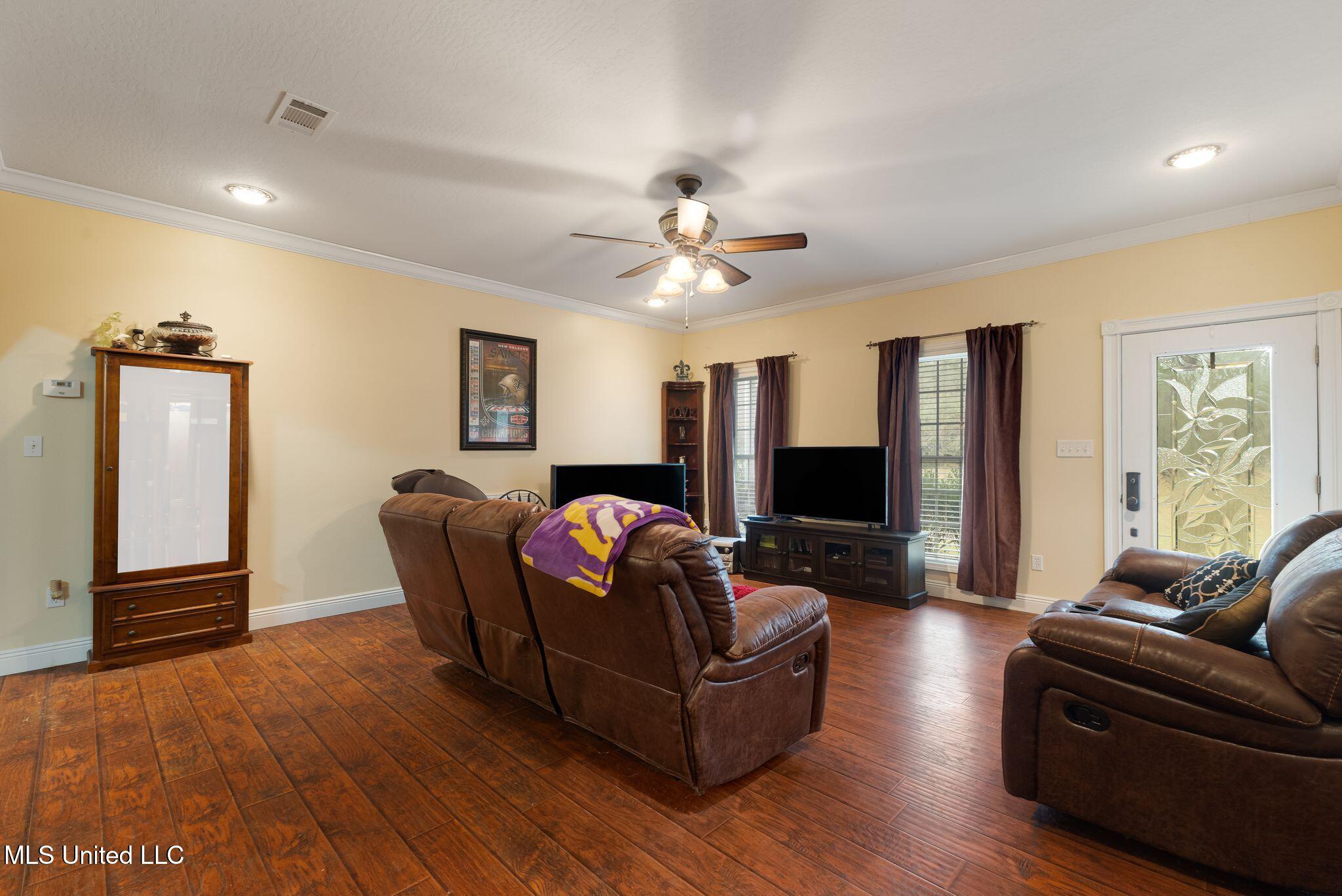 9 Albert Odom Drive Property Photo 8