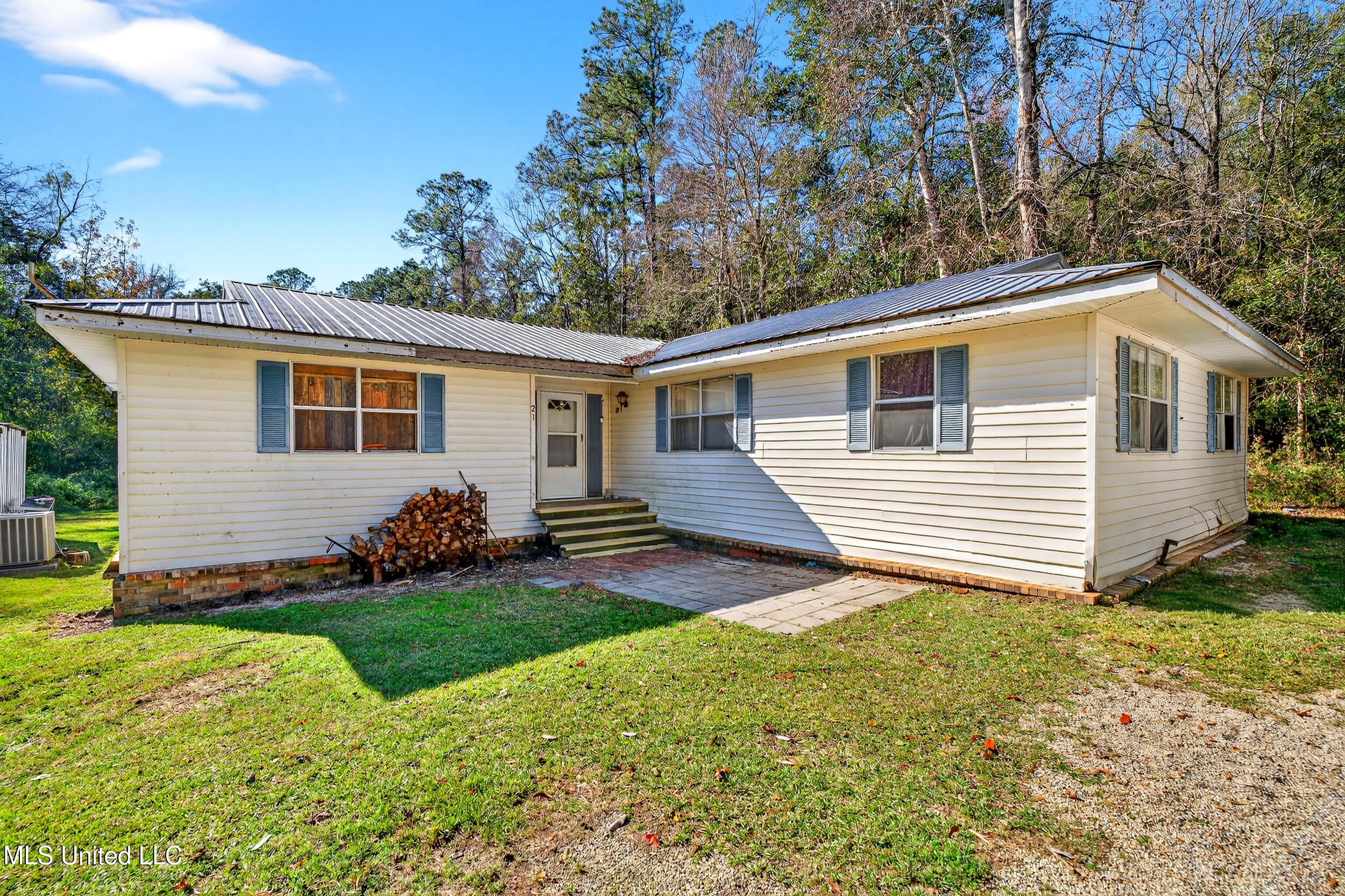 21 Richard Johnson Road Property Photo 1