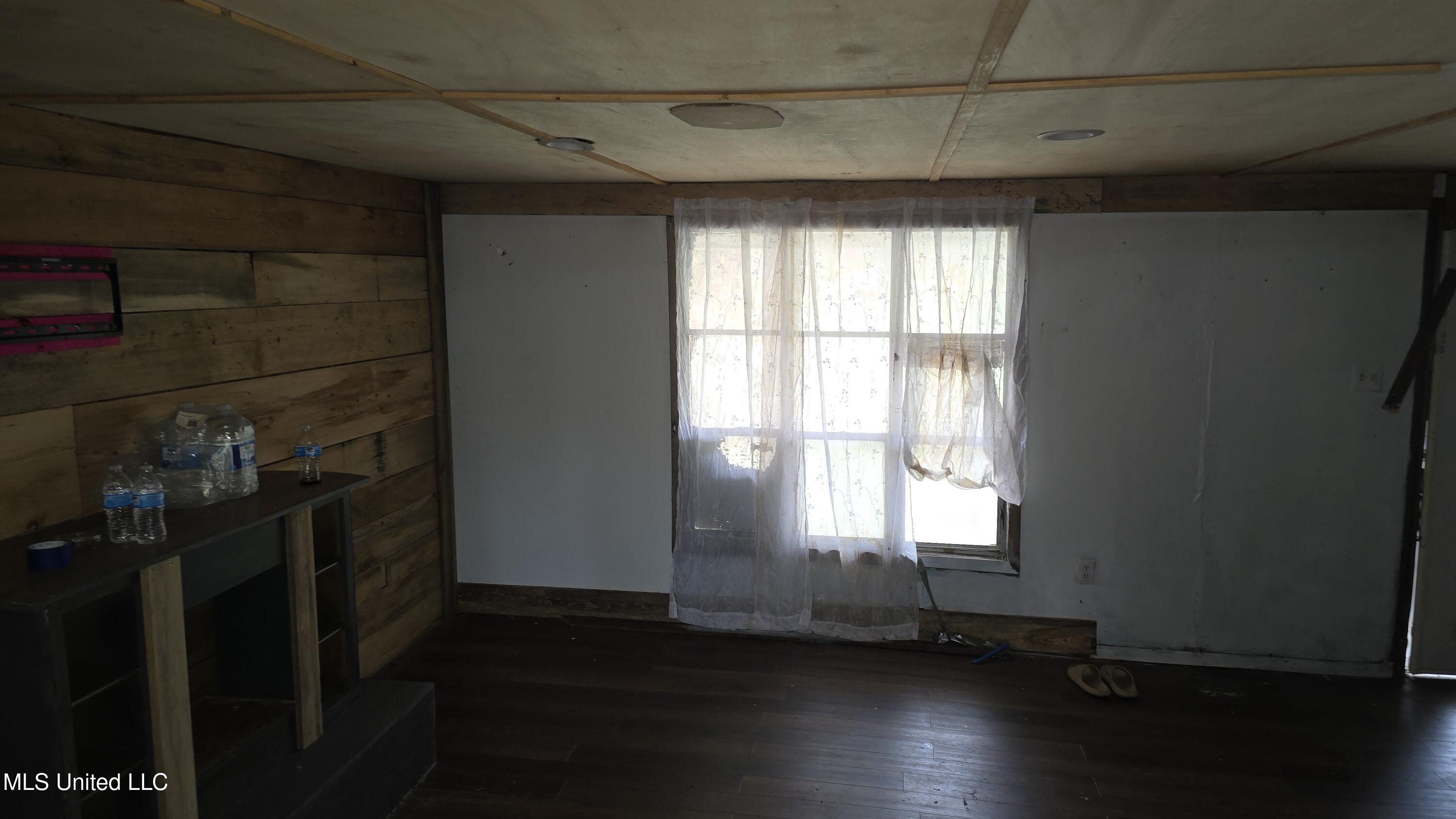 6427 Highway 33 Property Photo 6