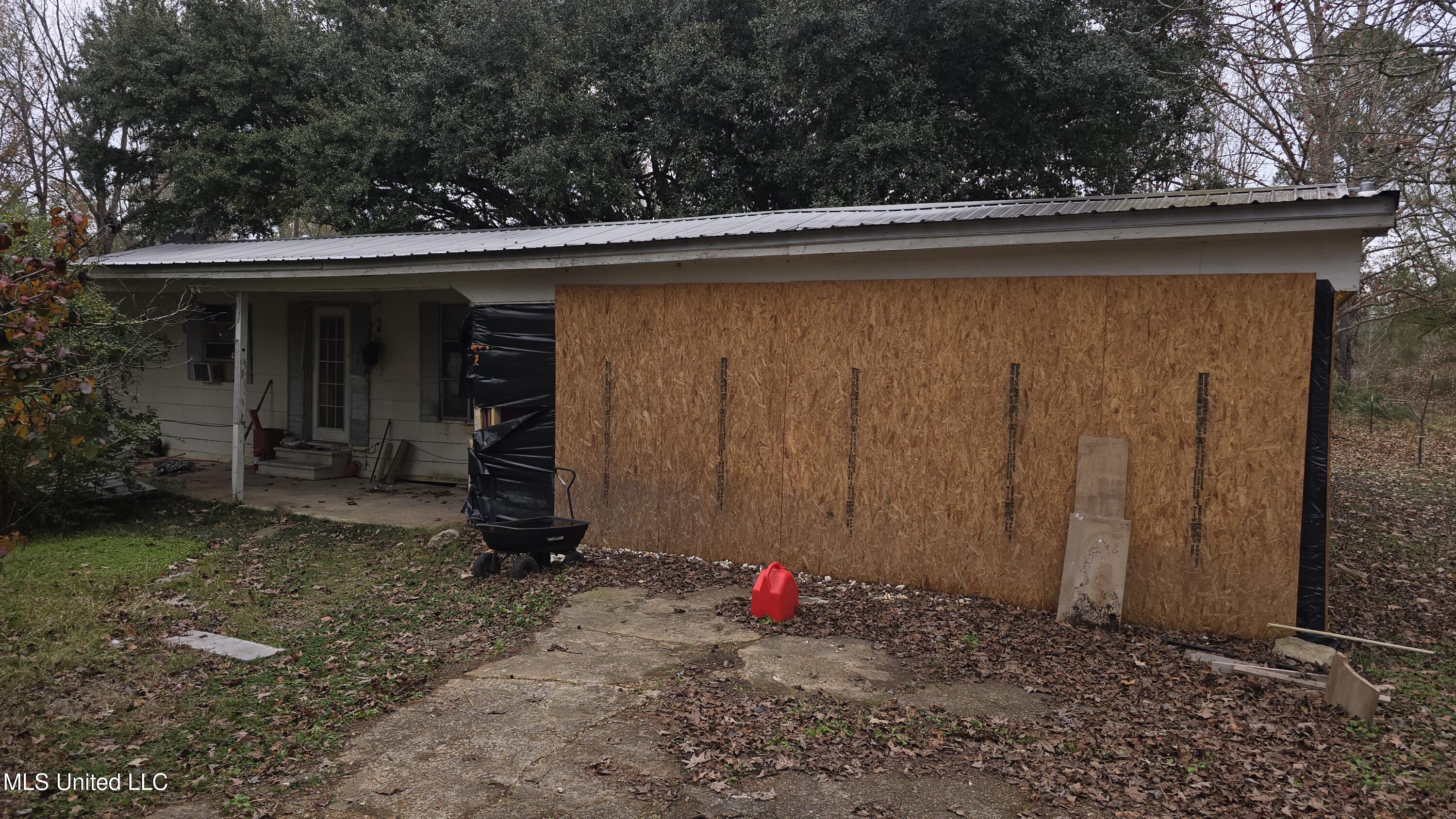 6427 Highway 33 Property Photo 15