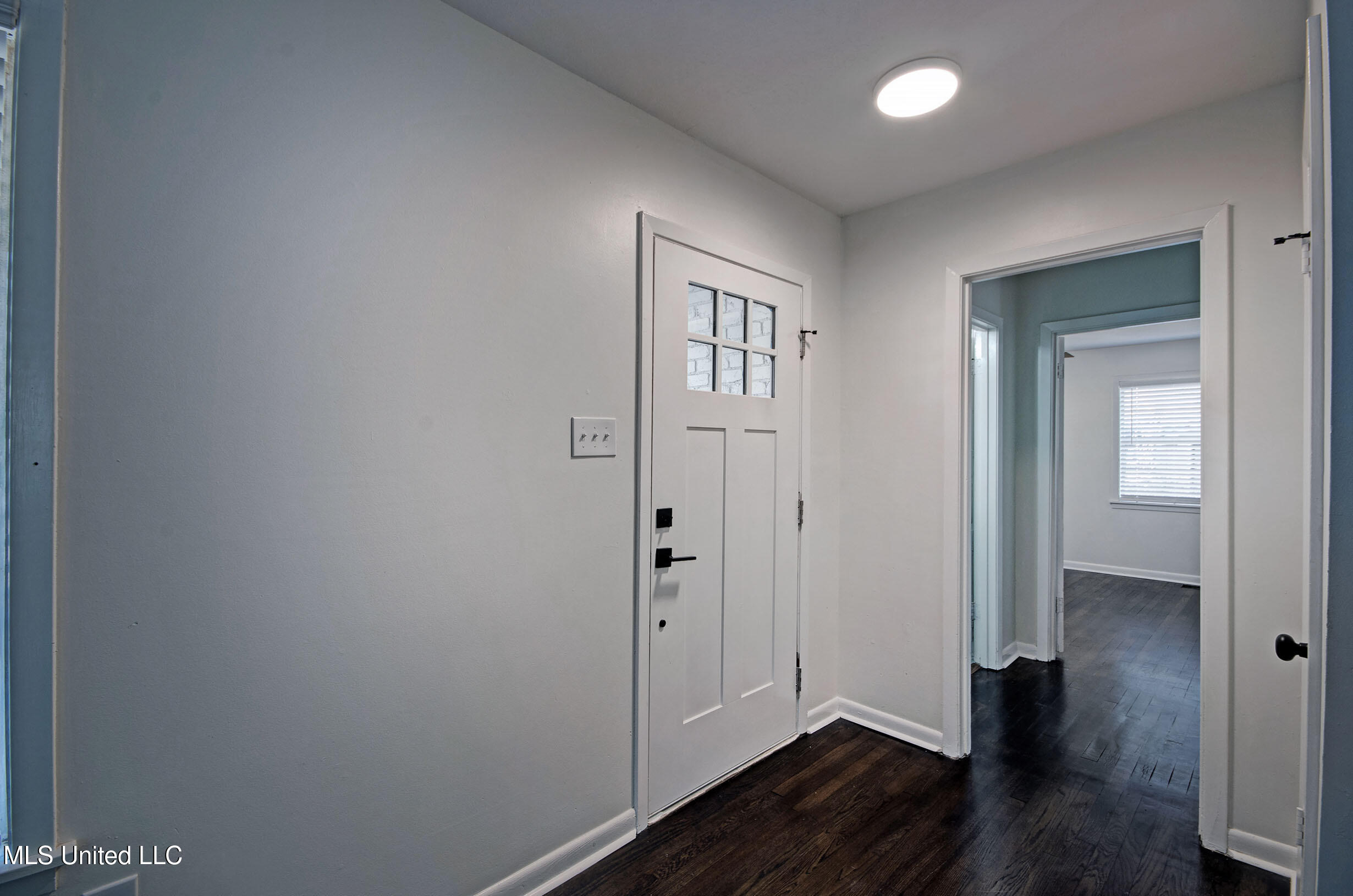667 Reddoch Drive Property Photo 4