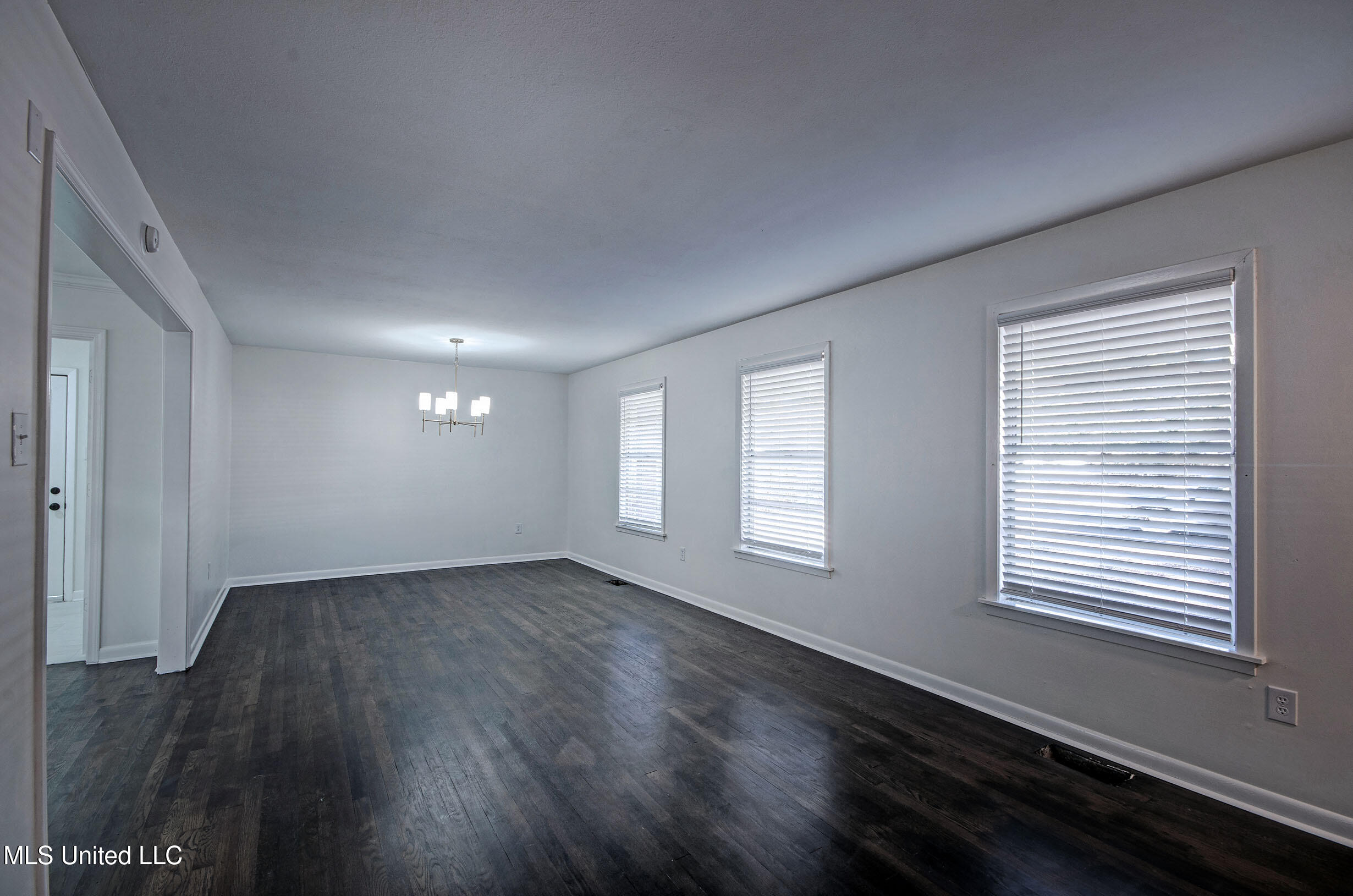 667 Reddoch Drive Property Photo 6