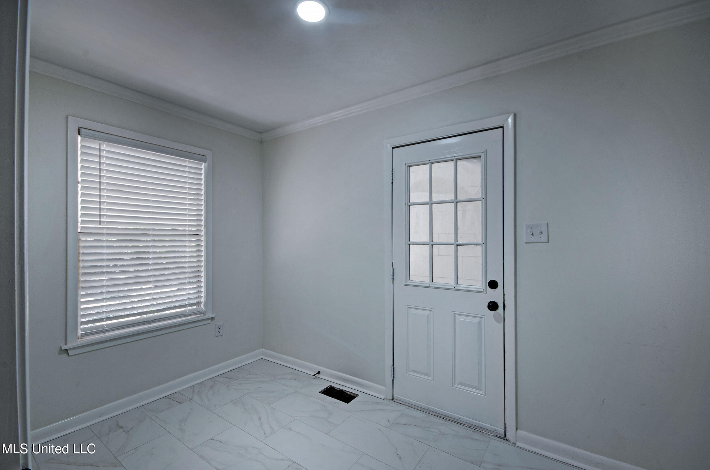 667 Reddoch Drive Property Photo 10