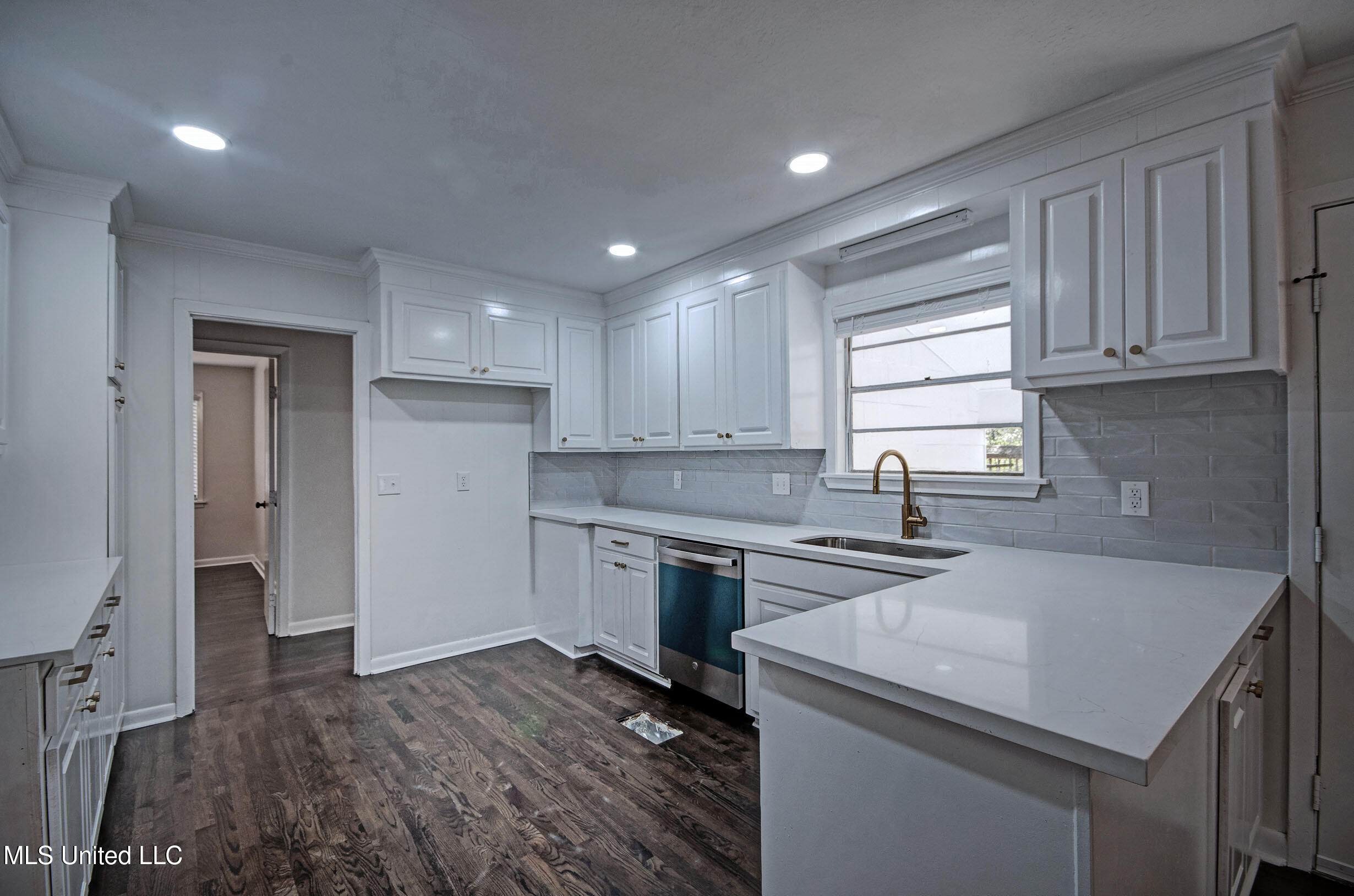 667 Reddoch Drive Property Photo 13