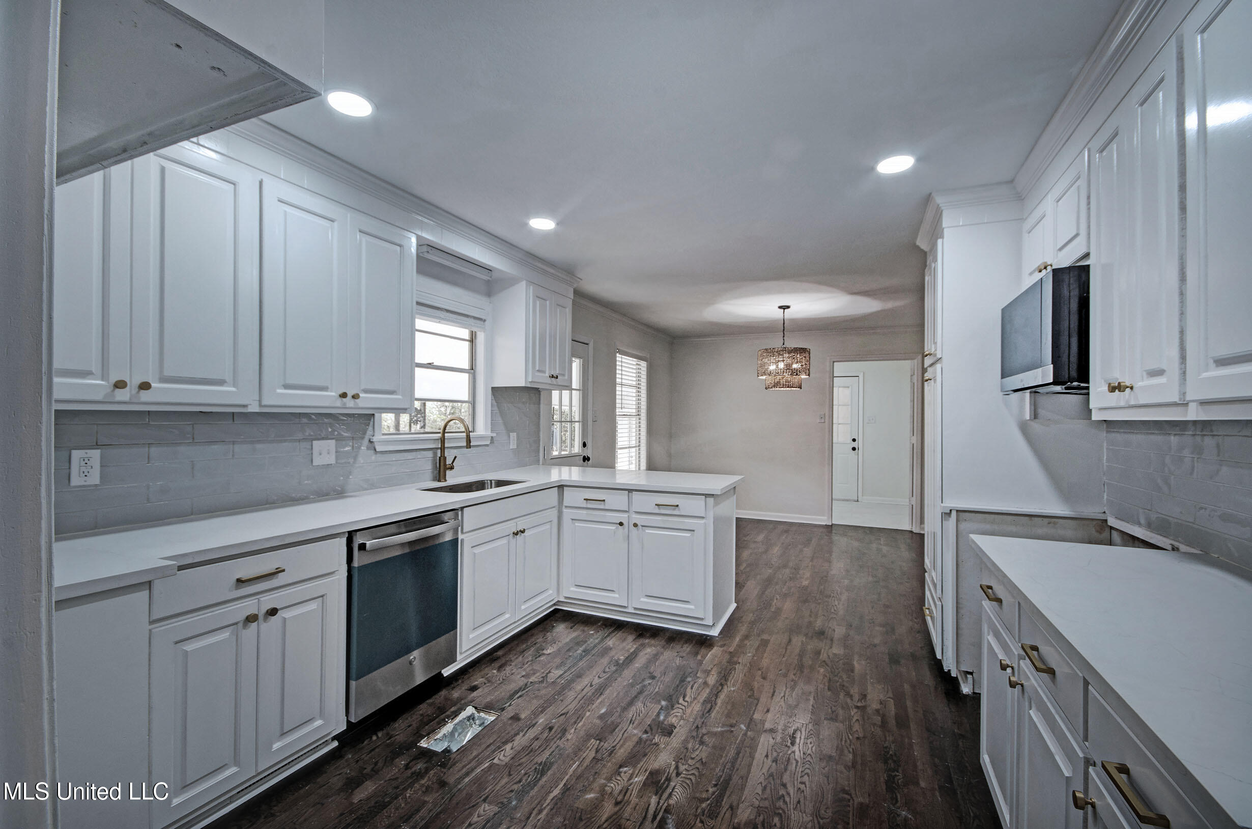 667 Reddoch Drive Property Photo 14
