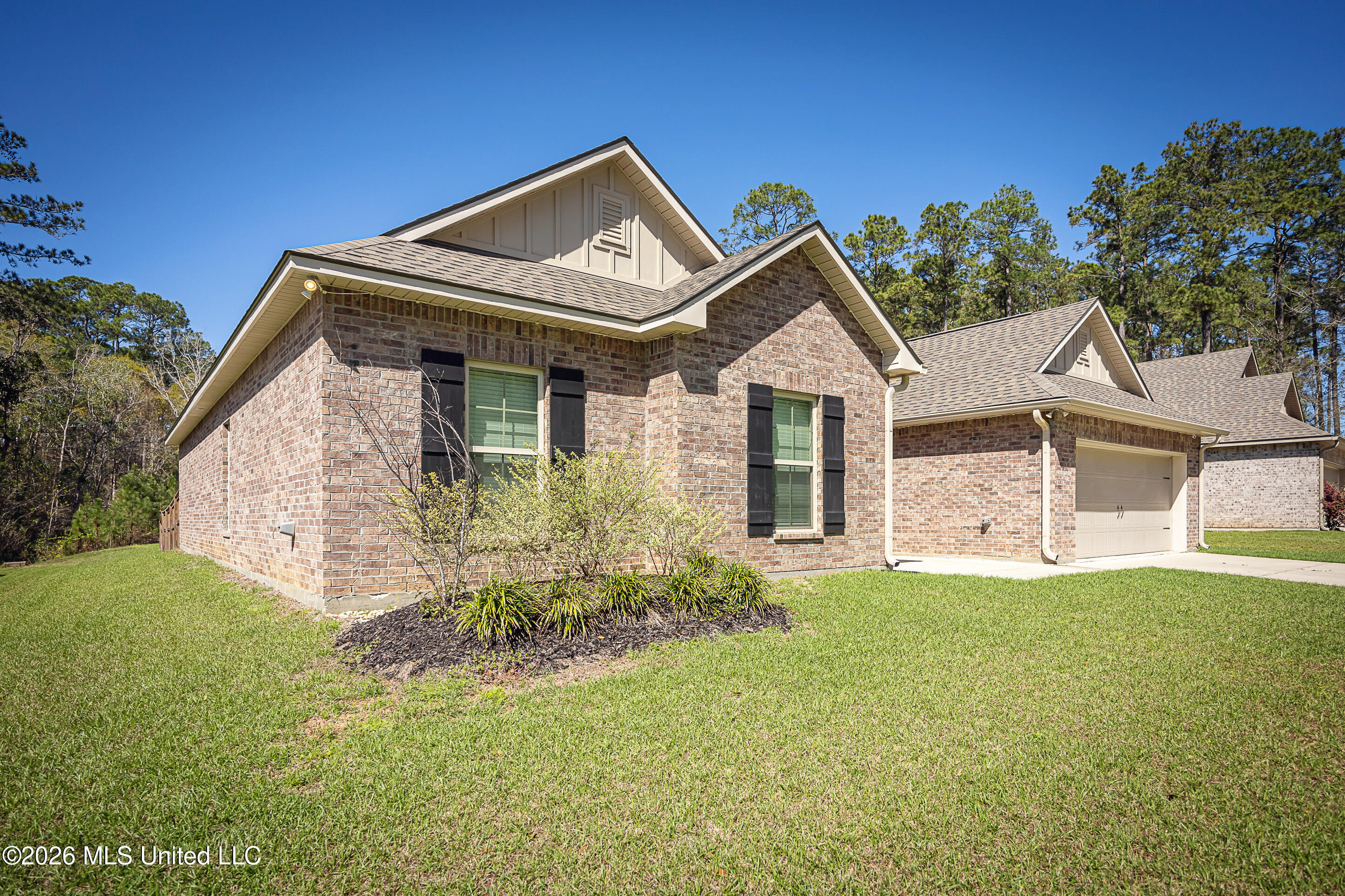 6995 Osprey Drive Property Photo 3