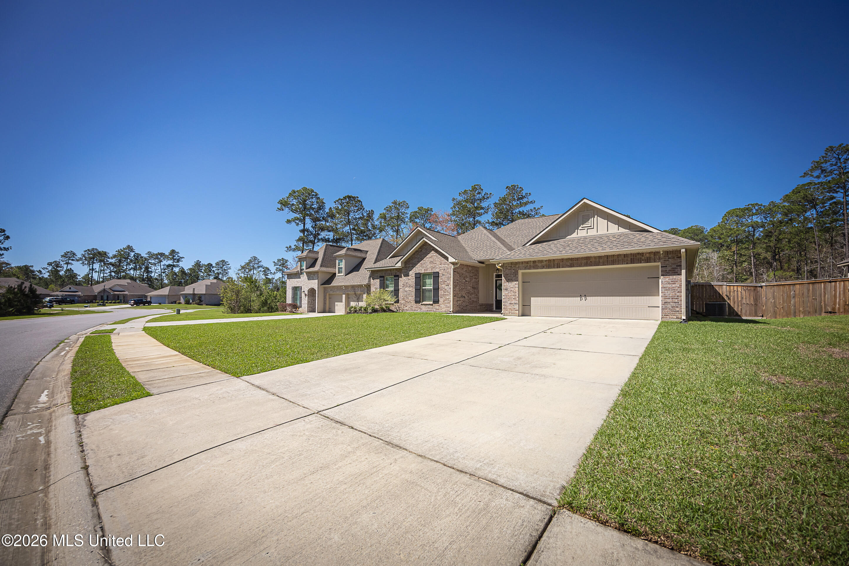 6995 Osprey Drive Property Photo 4