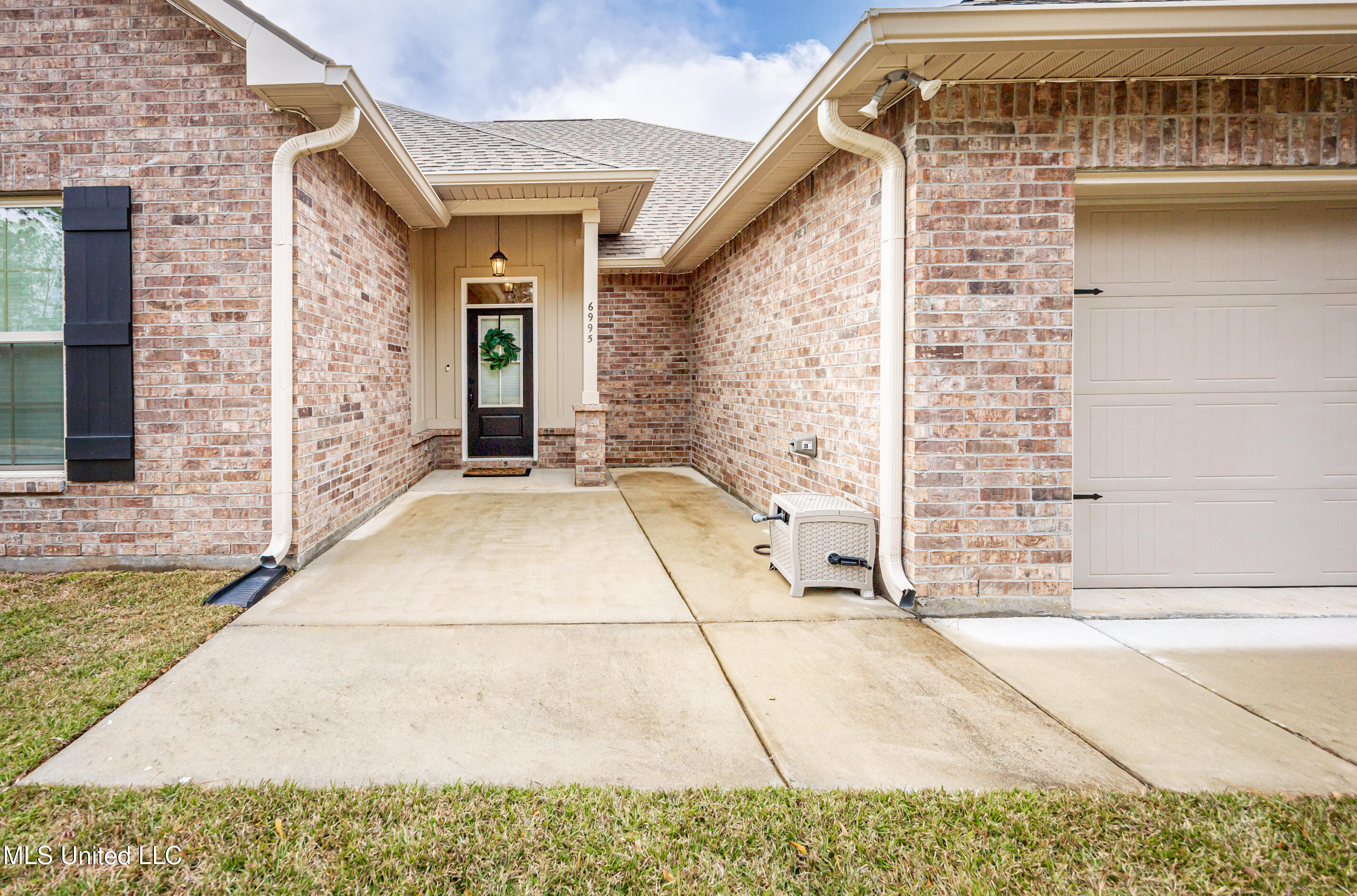 6995 Osprey Drive Property Photo 5