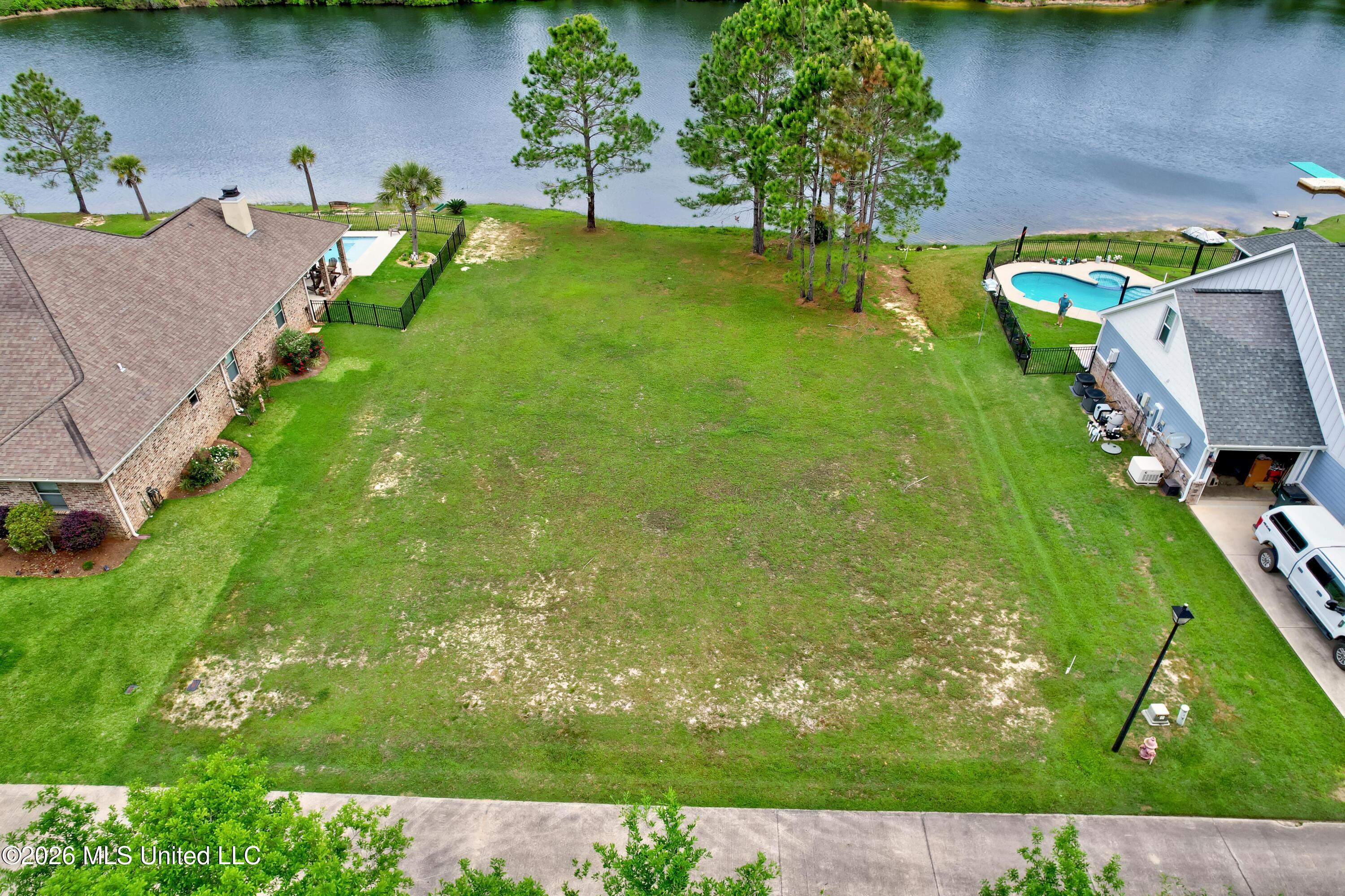 122 Emerald Lake Drive Property Photo 1