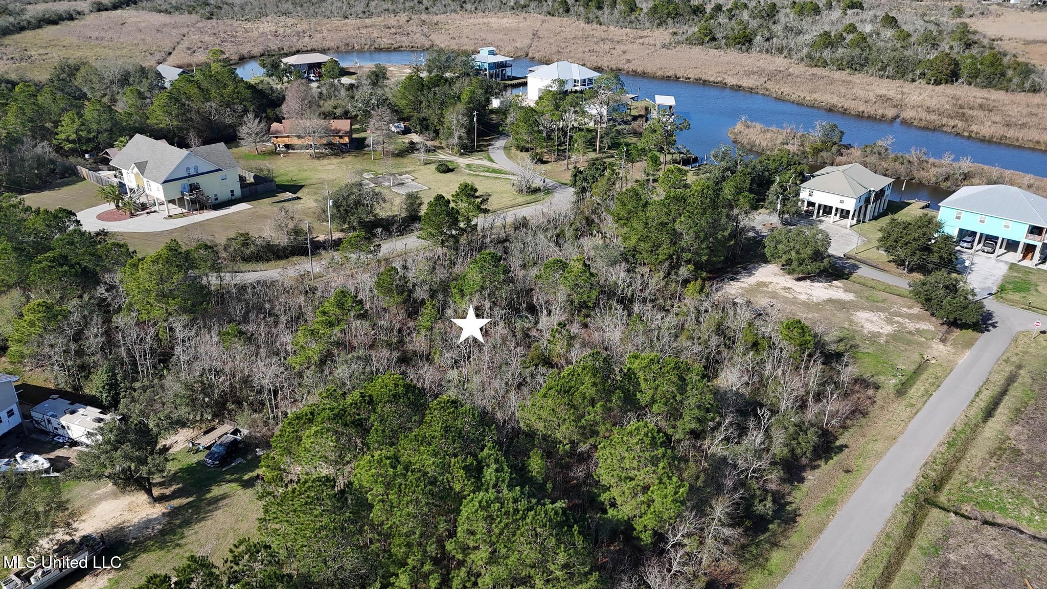No Poinsettia Drive Property Photo 4