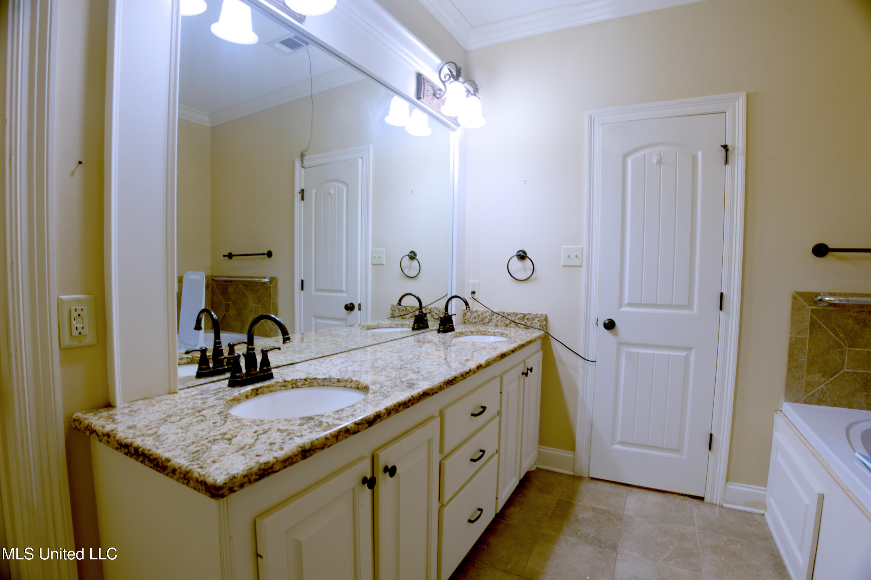 206 Willow Crest Cove Property Photo 4