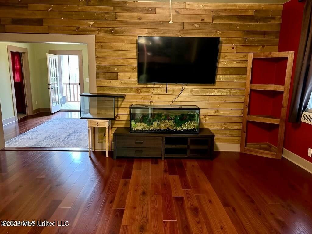 1057 Oak Avenue Property Photo 4