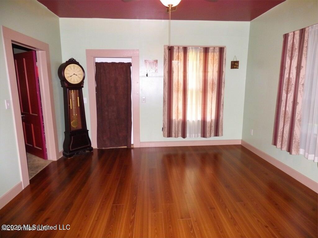 1057 Oak Avenue Property Photo 5