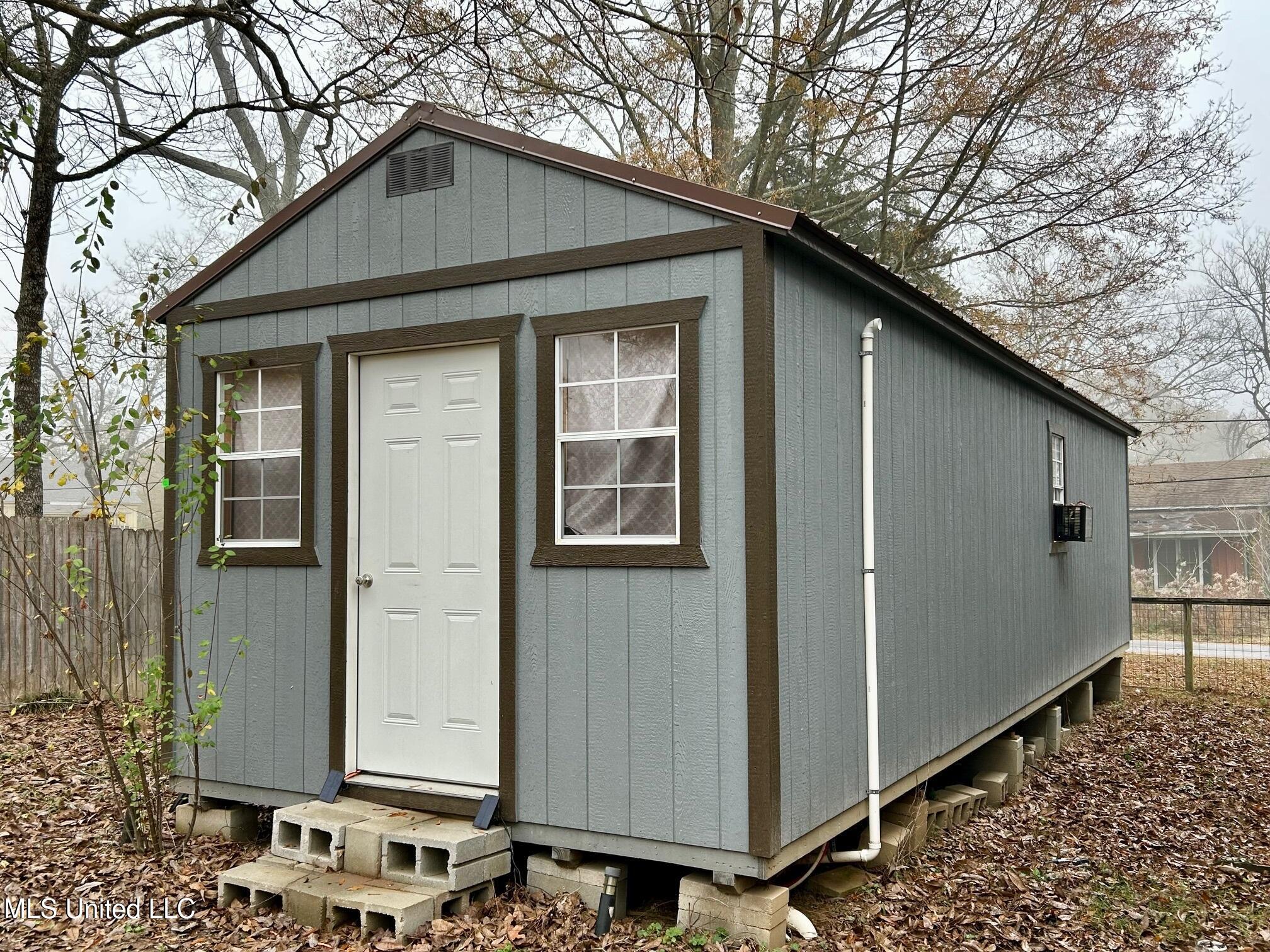1057 Oak Avenue Property Photo 14