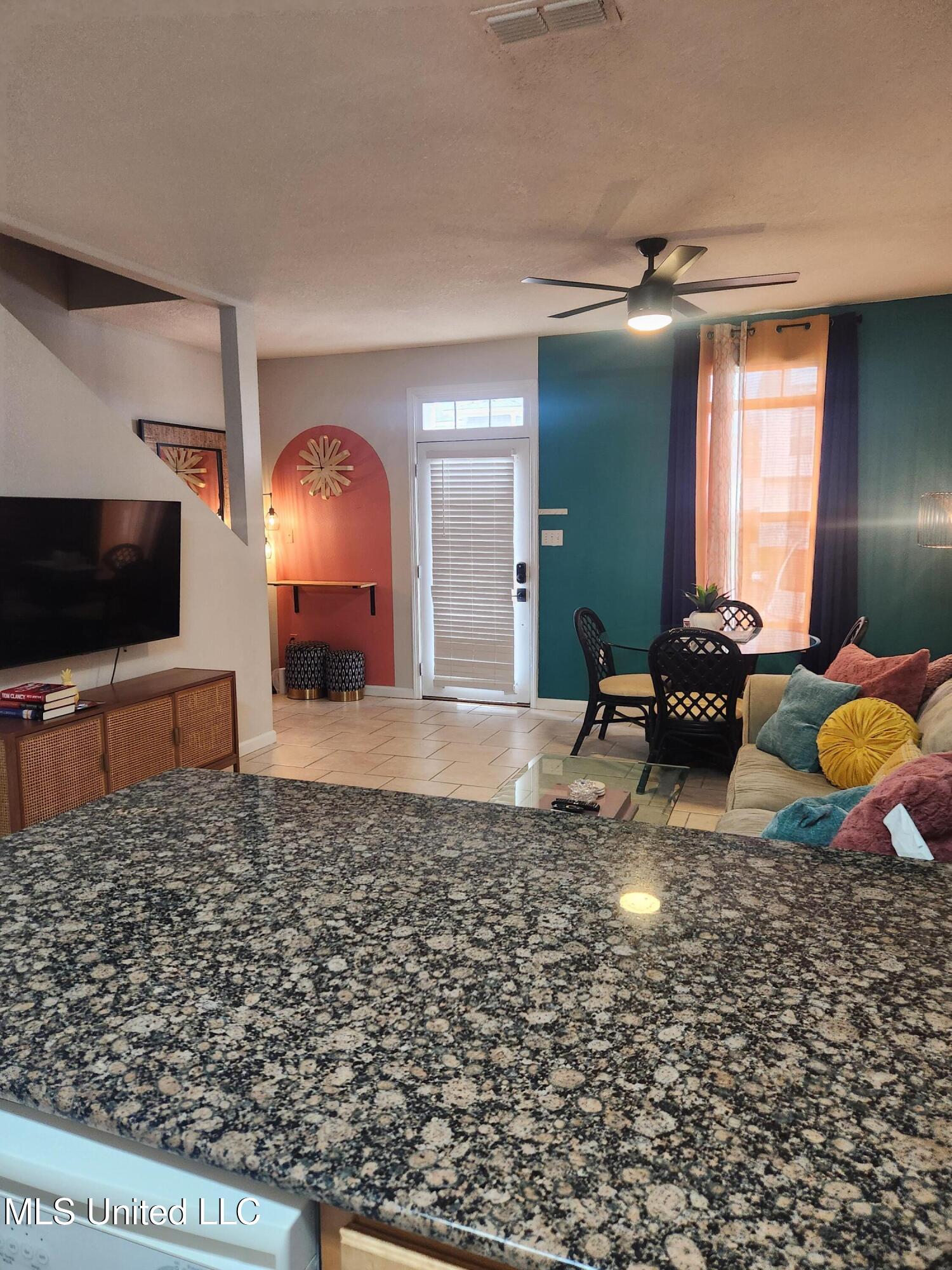 1120 A Century Oaks Drive Property Photo 3