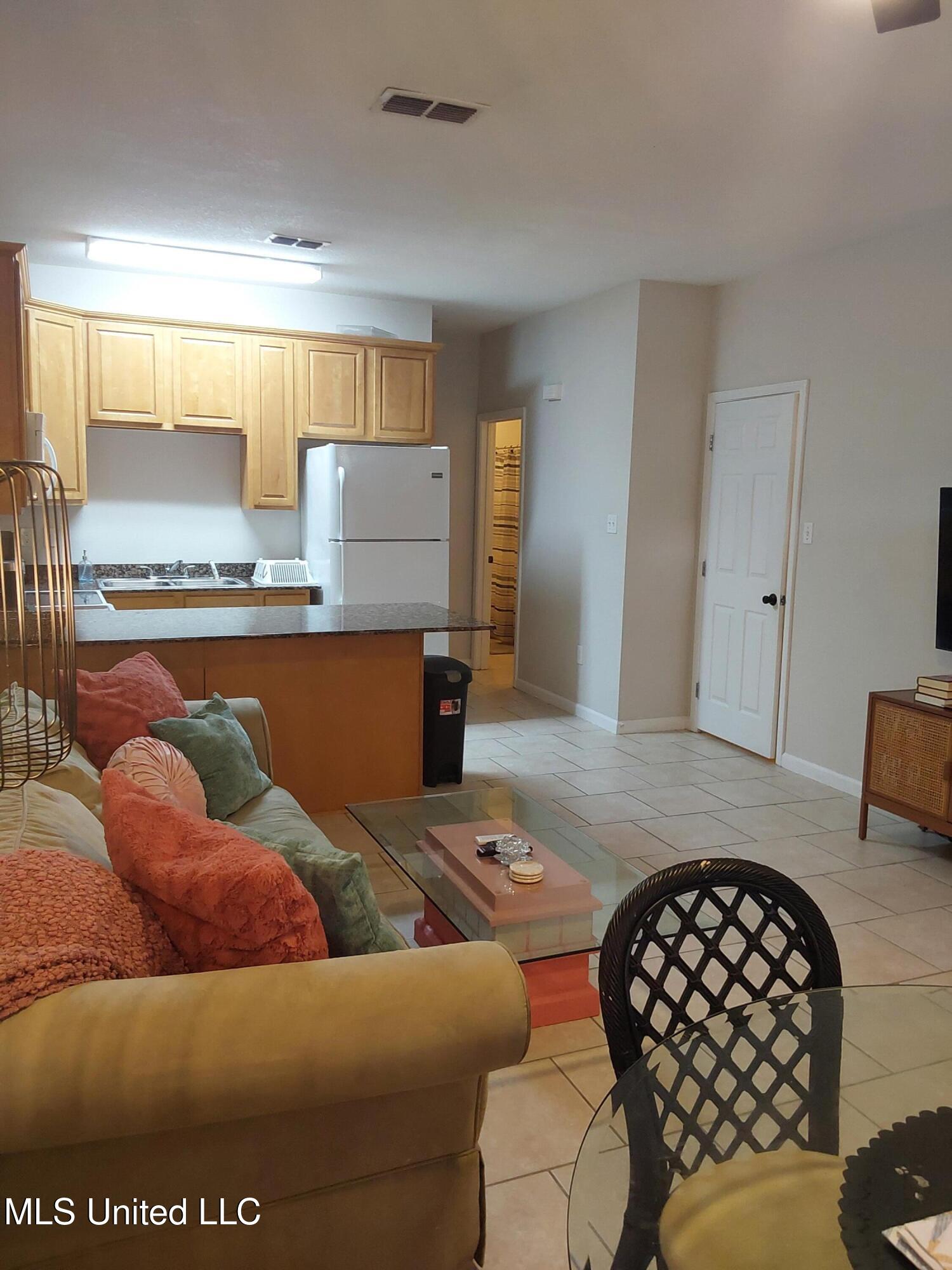 1120 A Century Oaks Drive Property Photo 8