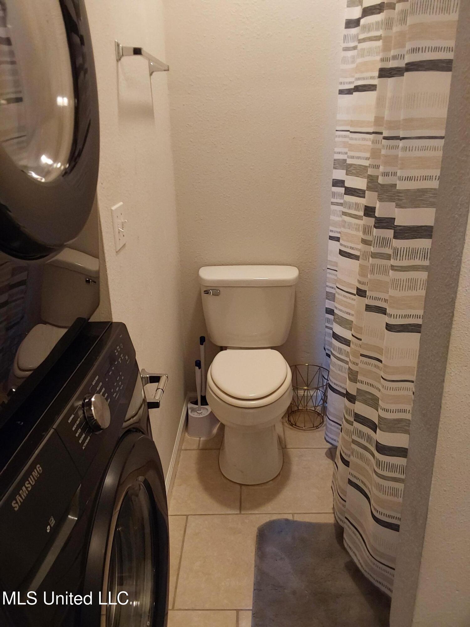 1120 A Century Oaks Drive Property Photo 9