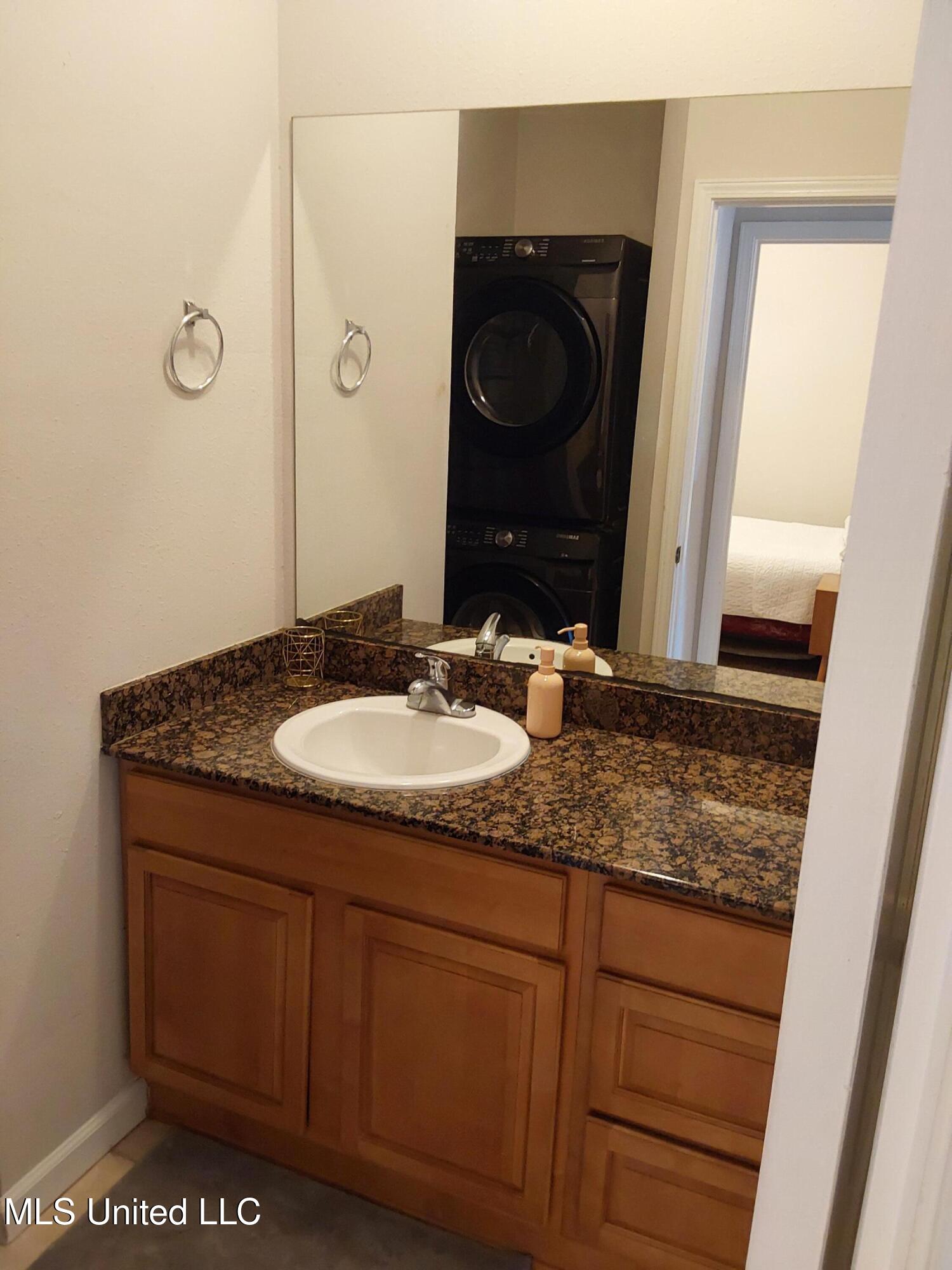 1120 A Century Oaks Drive Property Photo 12
