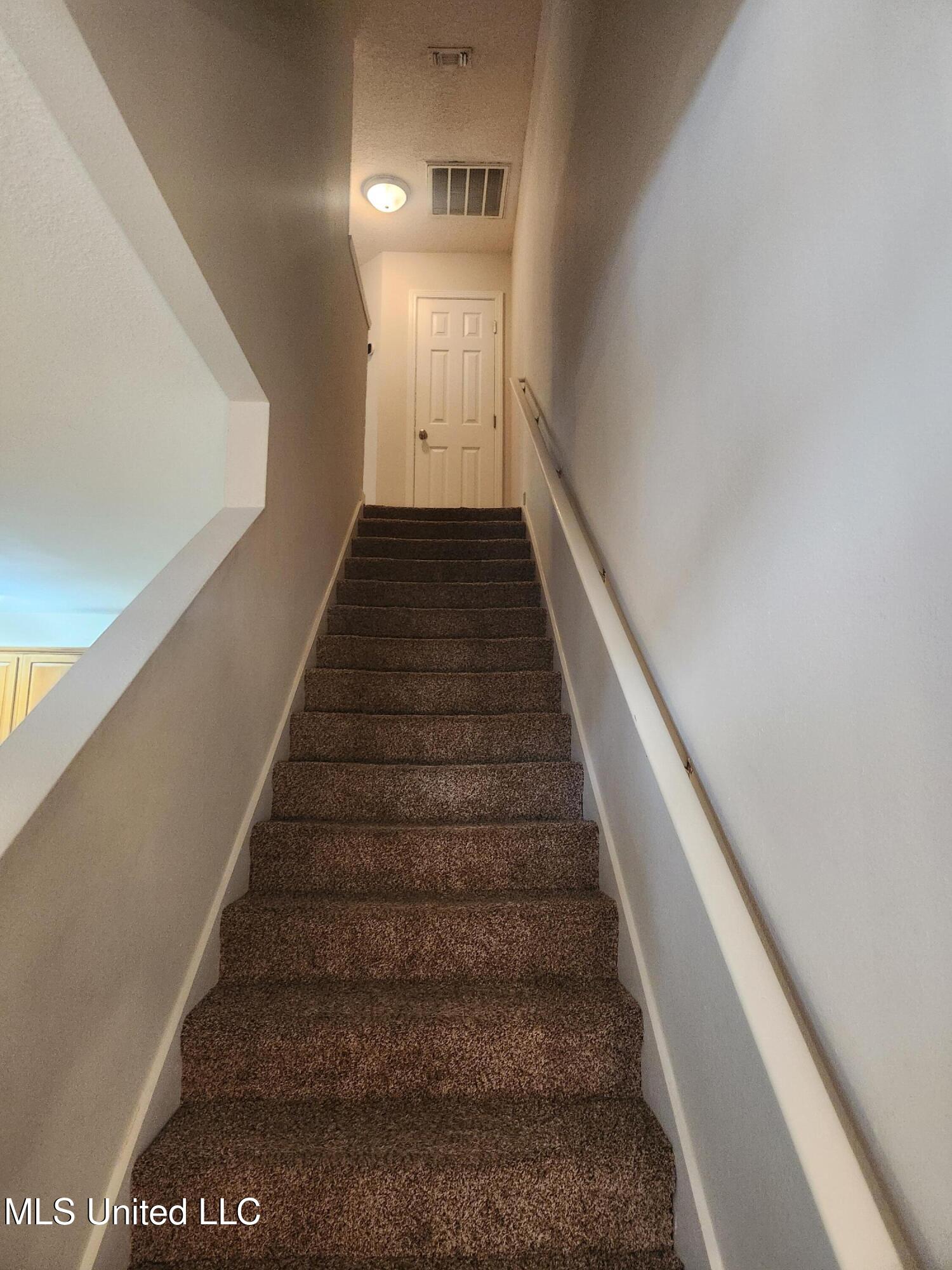 1120 A Century Oaks Drive Property Photo 16