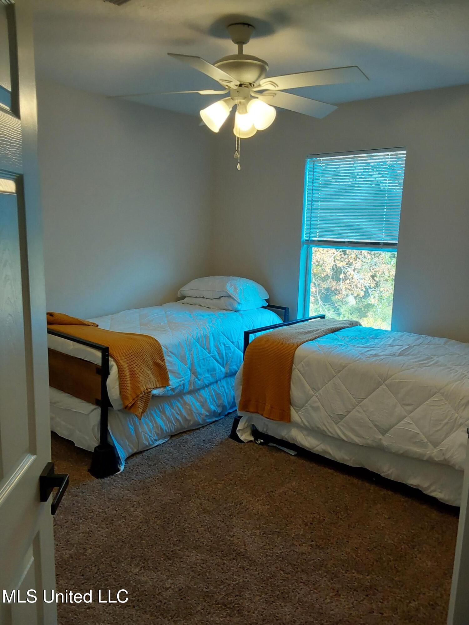 1120 A Century Oaks Drive Property Photo 18
