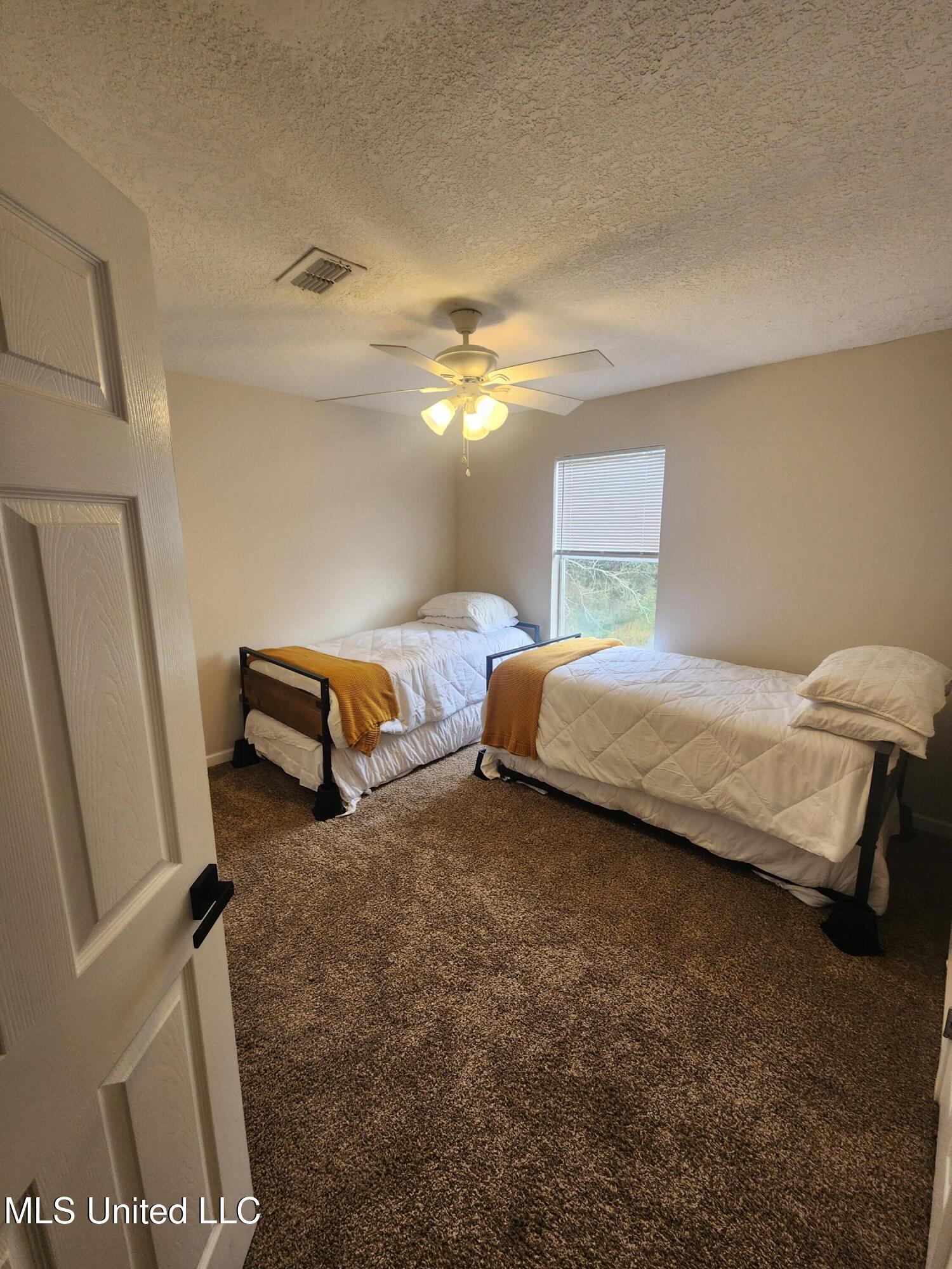 1120 A Century Oaks Drive Property Photo 19