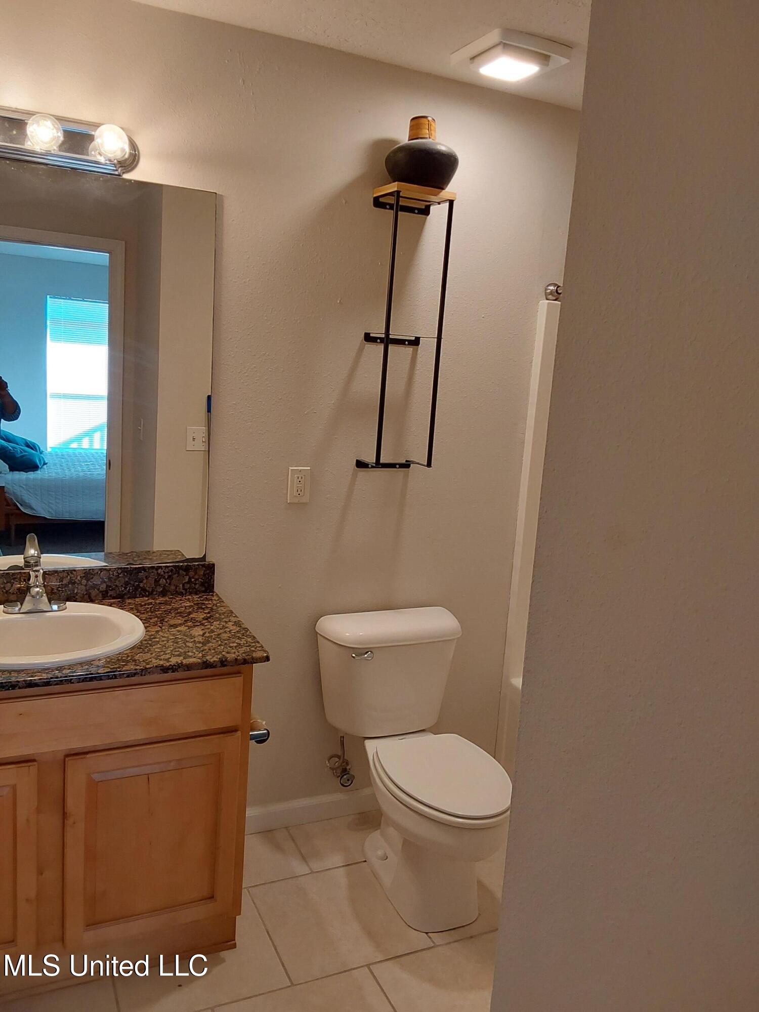 1120 A Century Oaks Drive Property Photo 28
