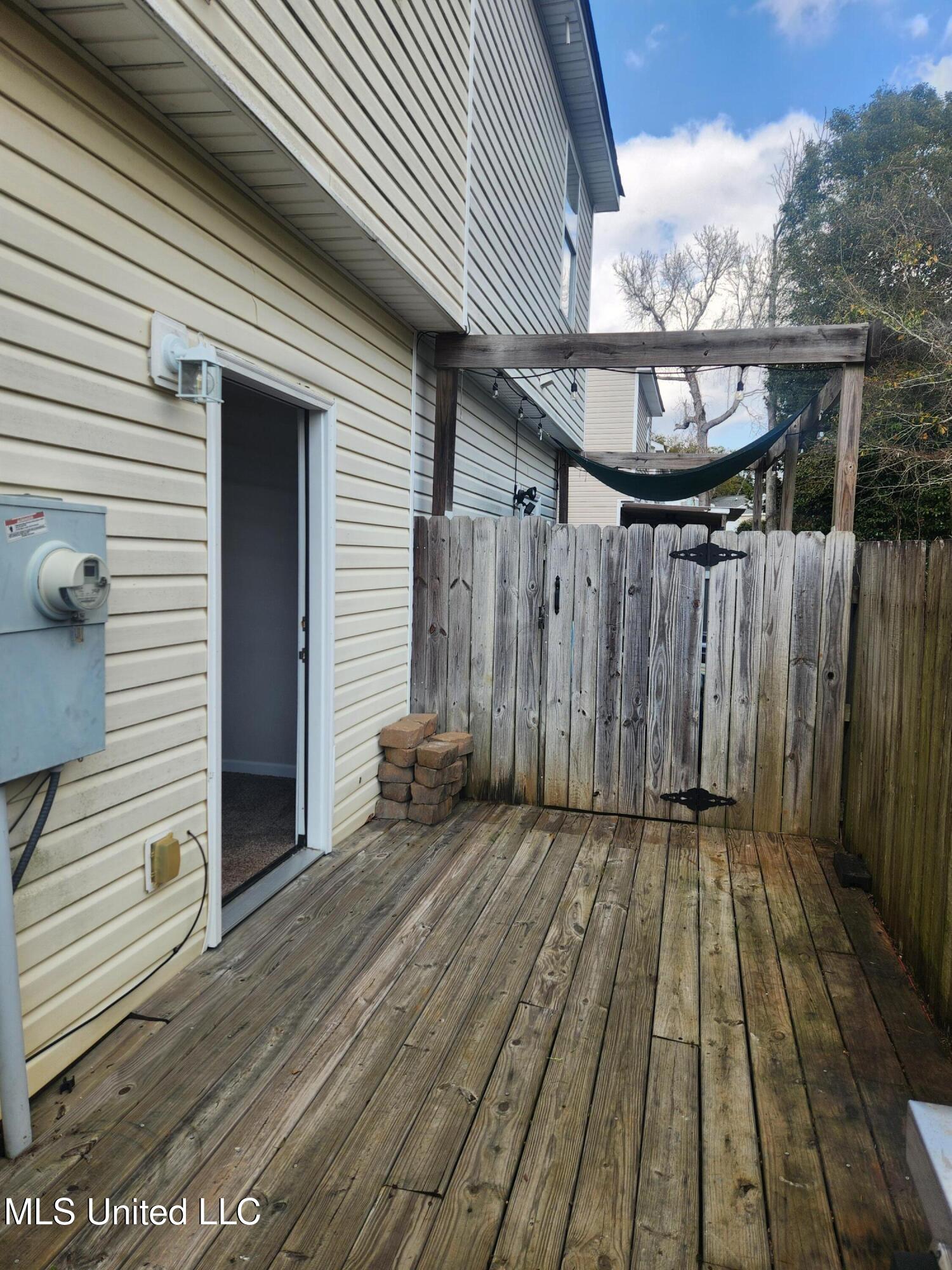 1120 A Century Oaks Drive Property Photo 35