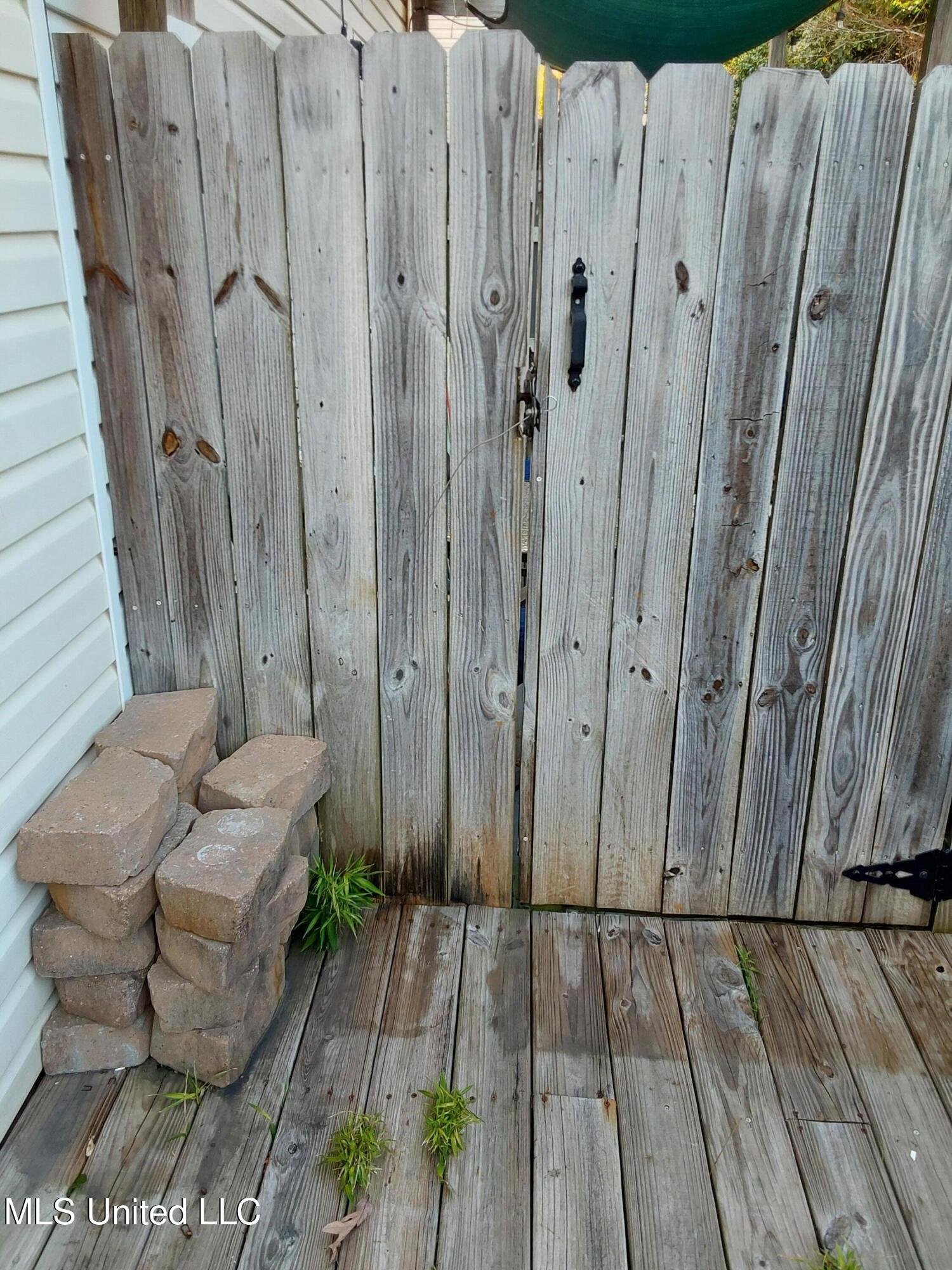 1120 A Century Oaks Drive Property Photo 37