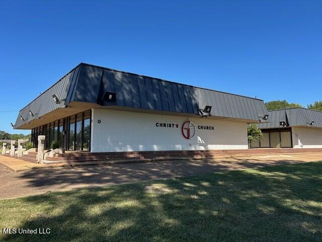 4915 Interstate 55 North Frontage Road Property Photo 1