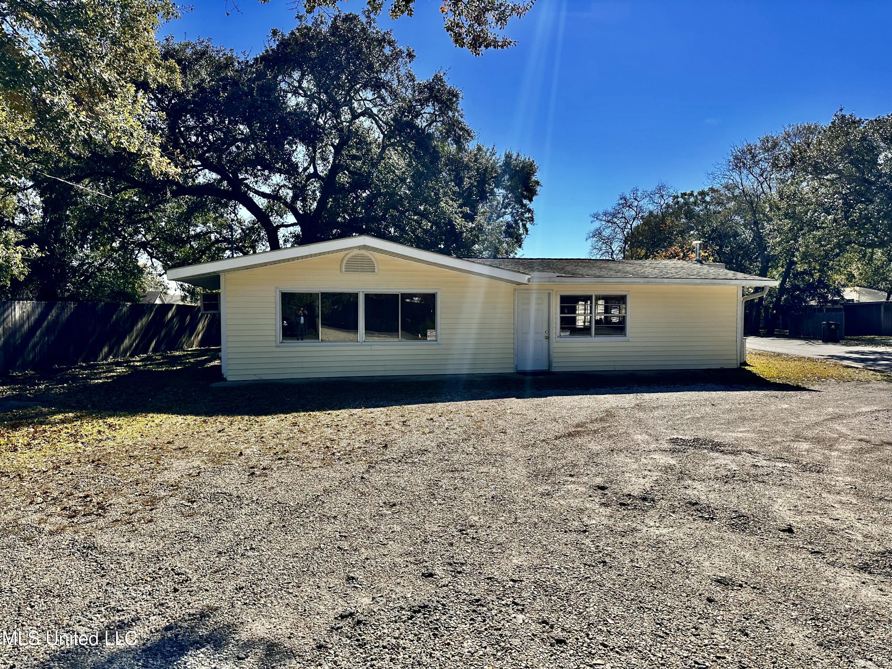415 Old Pass Road Property Photo 1
