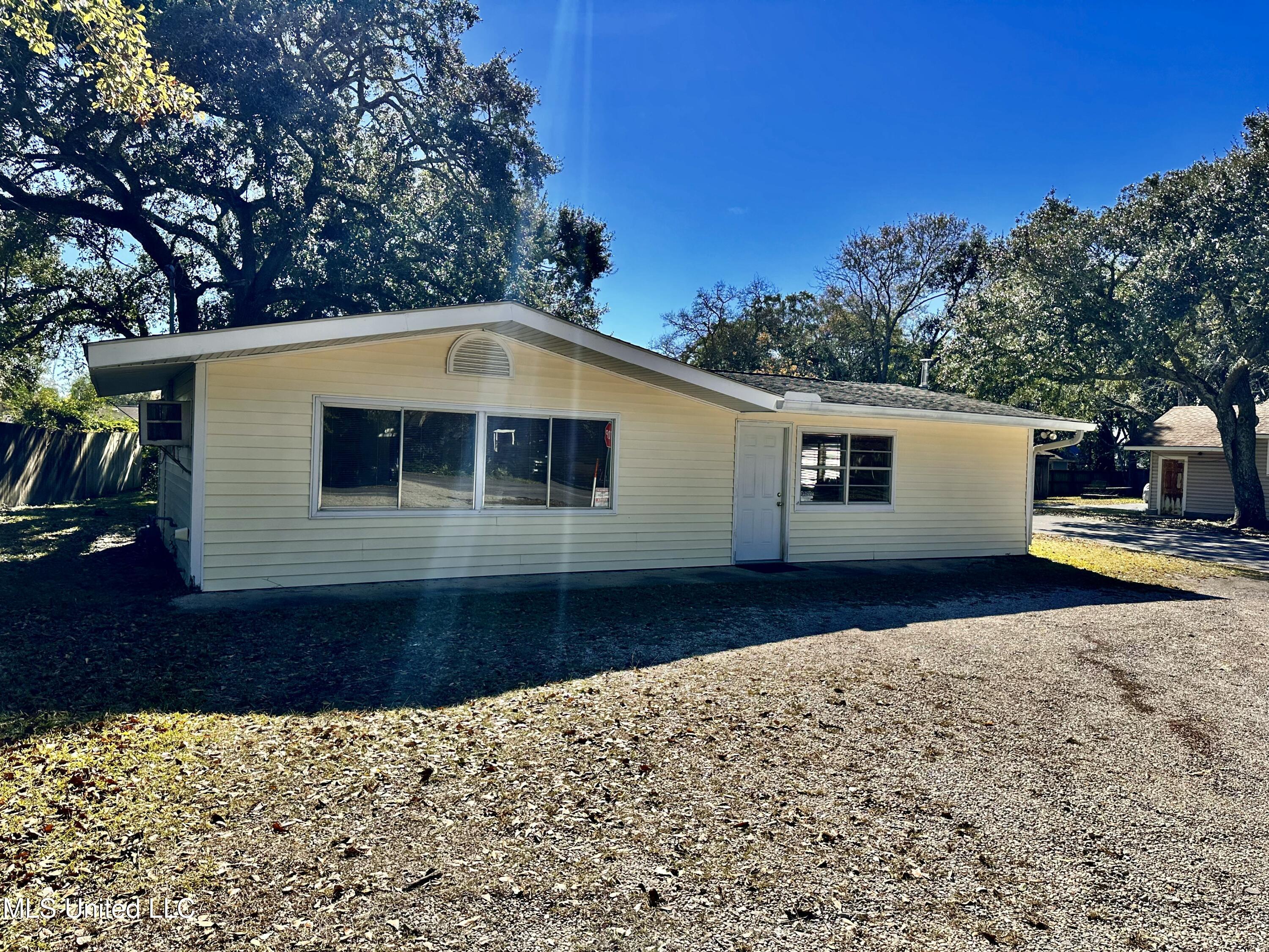 415 Old Pass Road Property Photo 2