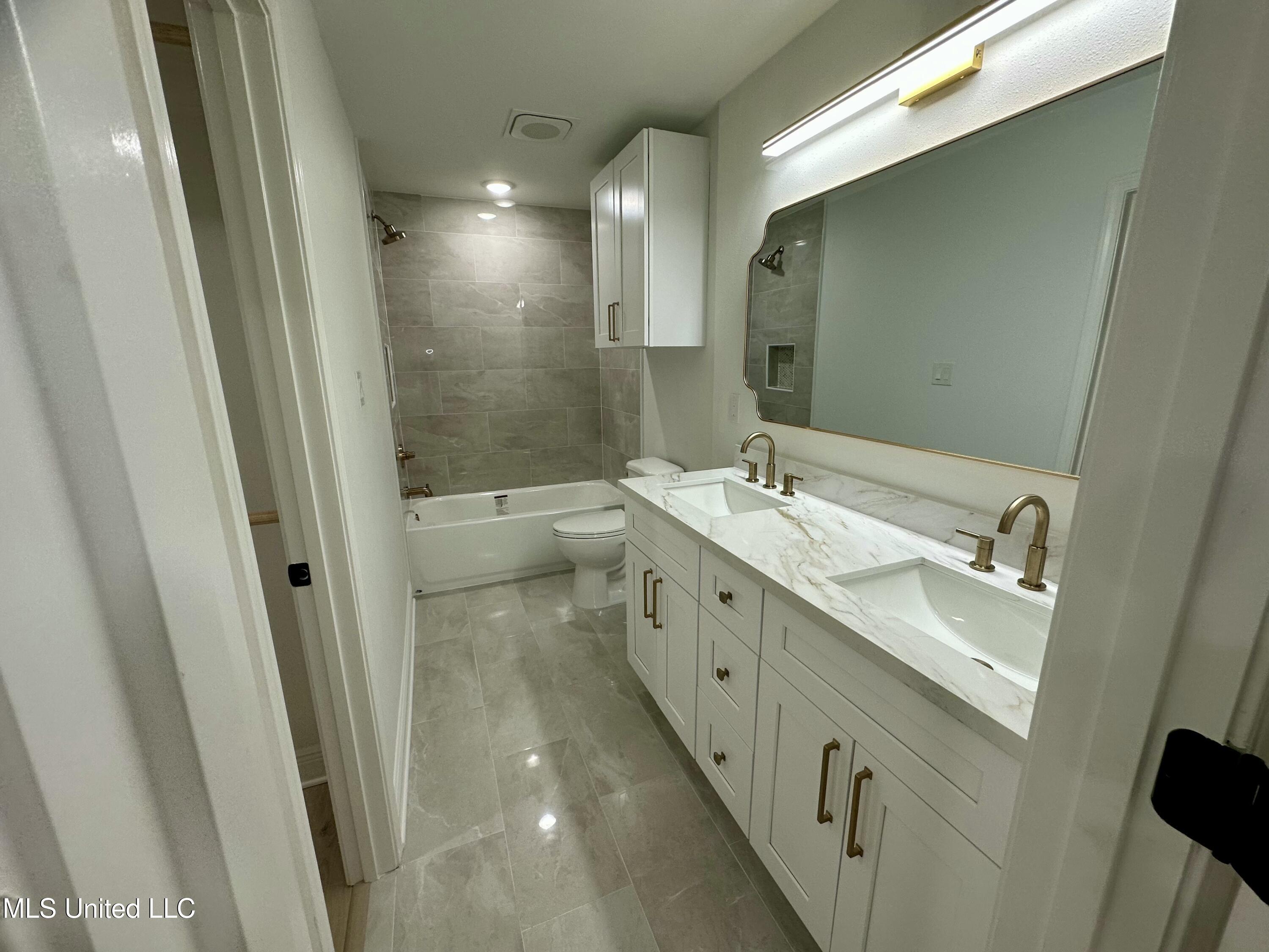 305 W Westview Drive Property Photo 8