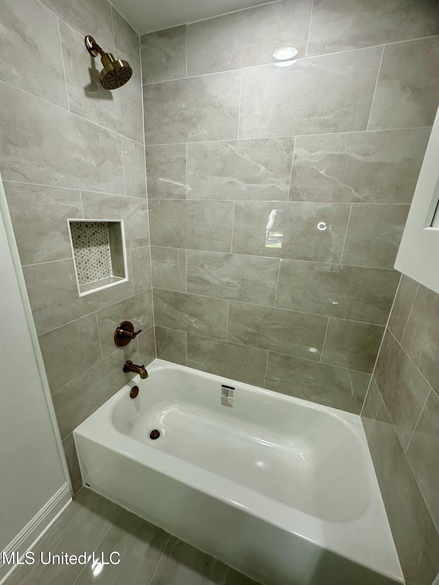 305 W Westview Drive Property Photo 11