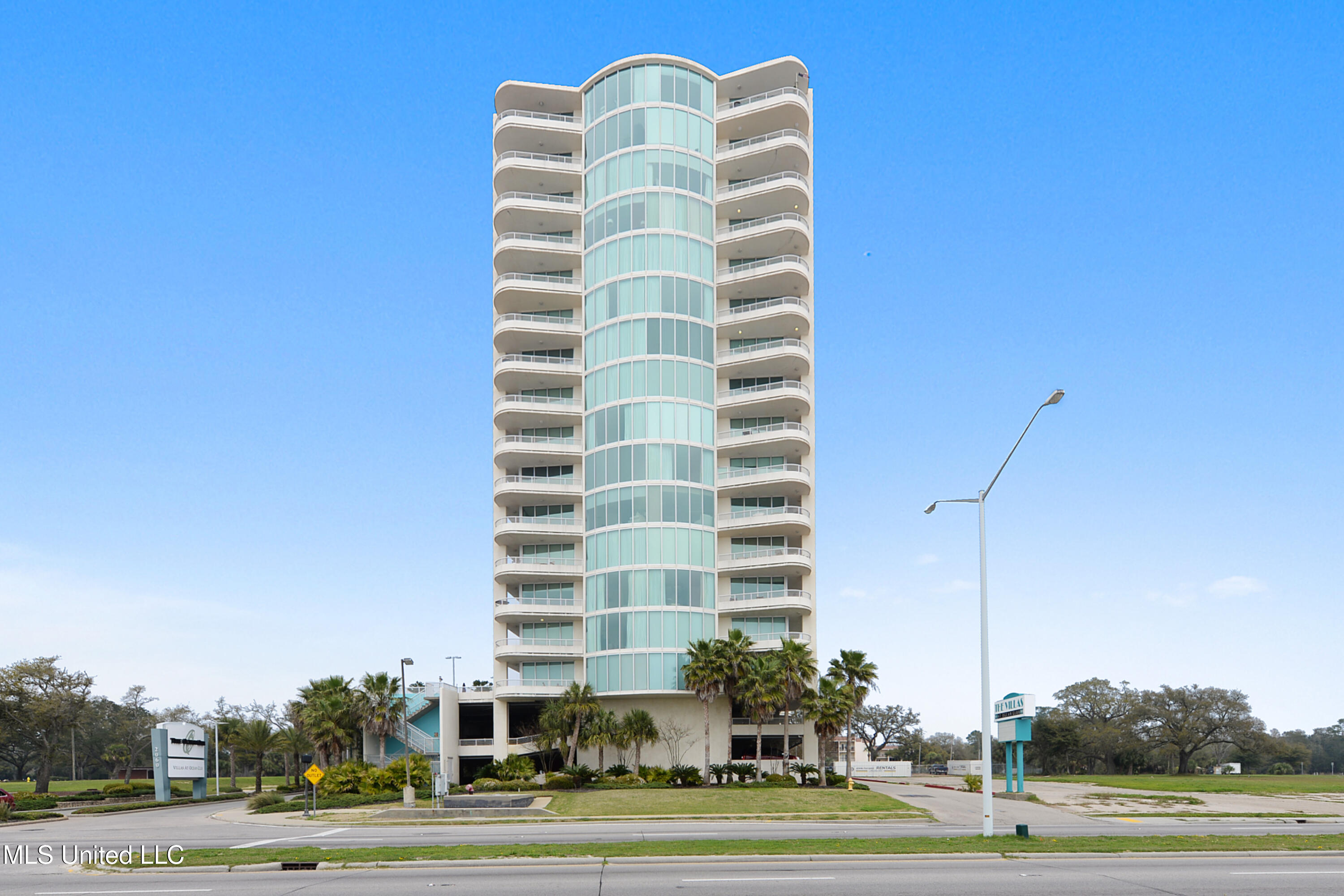 2060 Beach Boulevard Property Photo 2