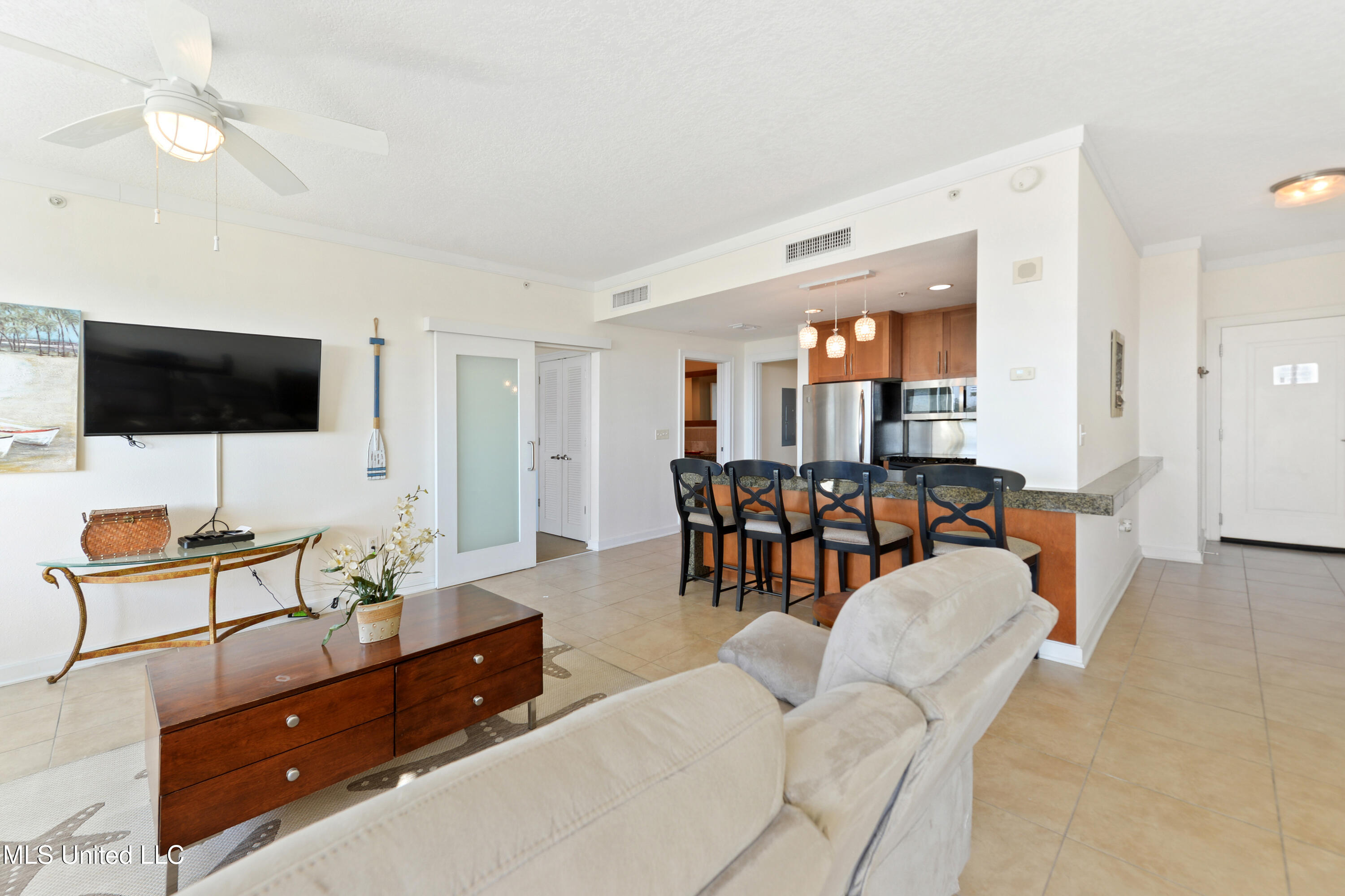 2060 Beach Boulevard Property Photo 3