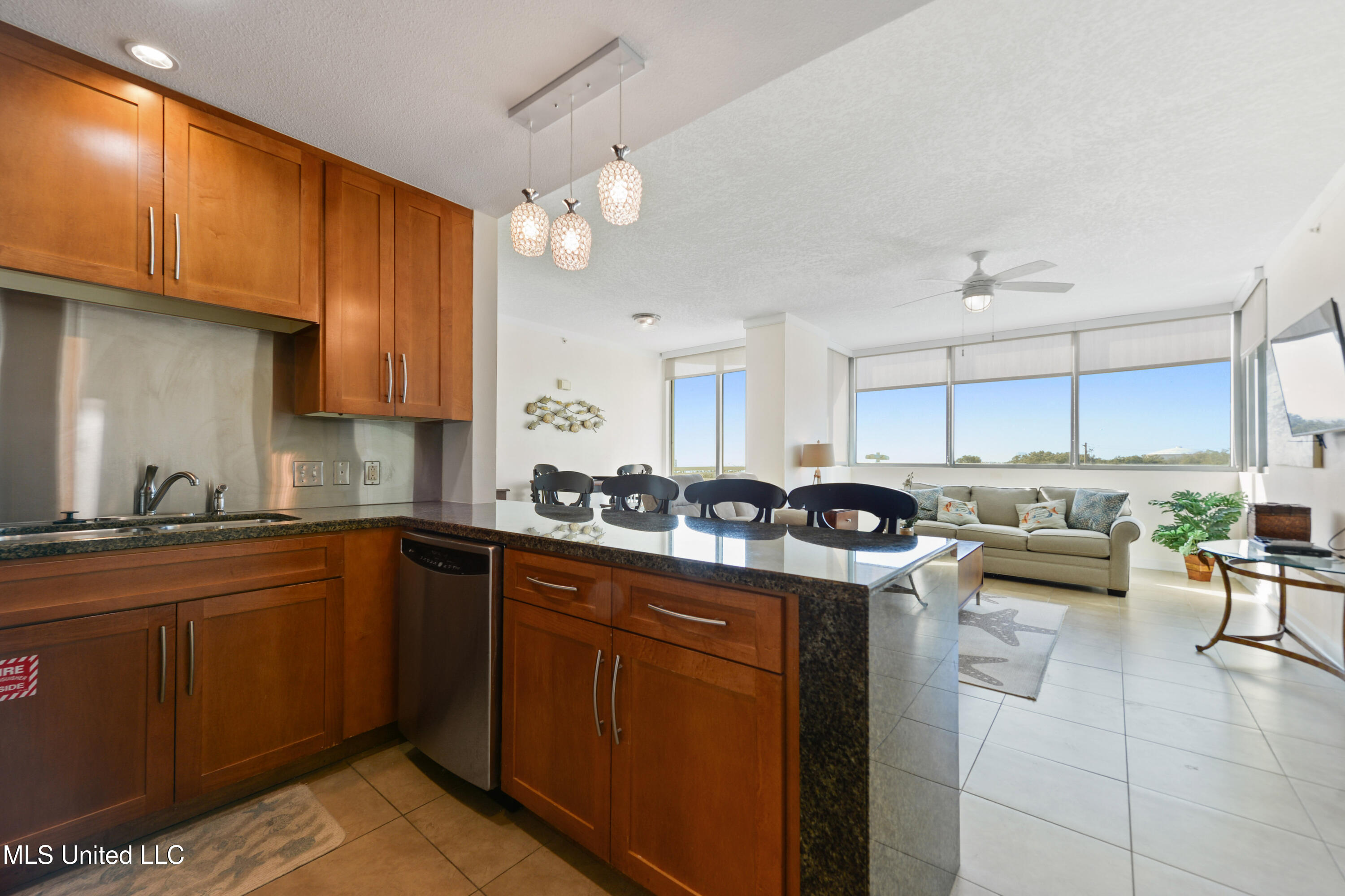 2060 Beach Boulevard Property Photo 4