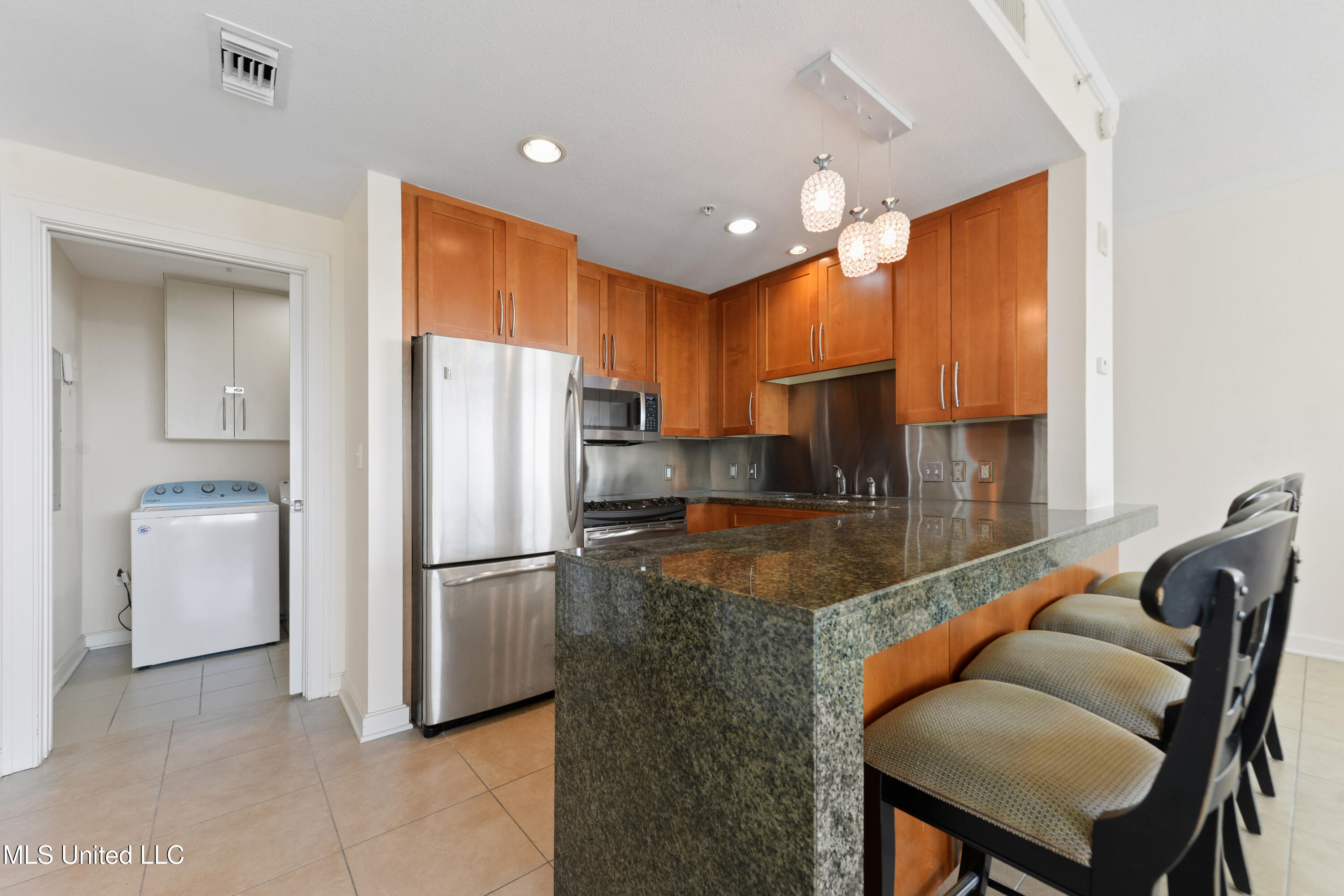 2060 Beach Boulevard Property Photo 5